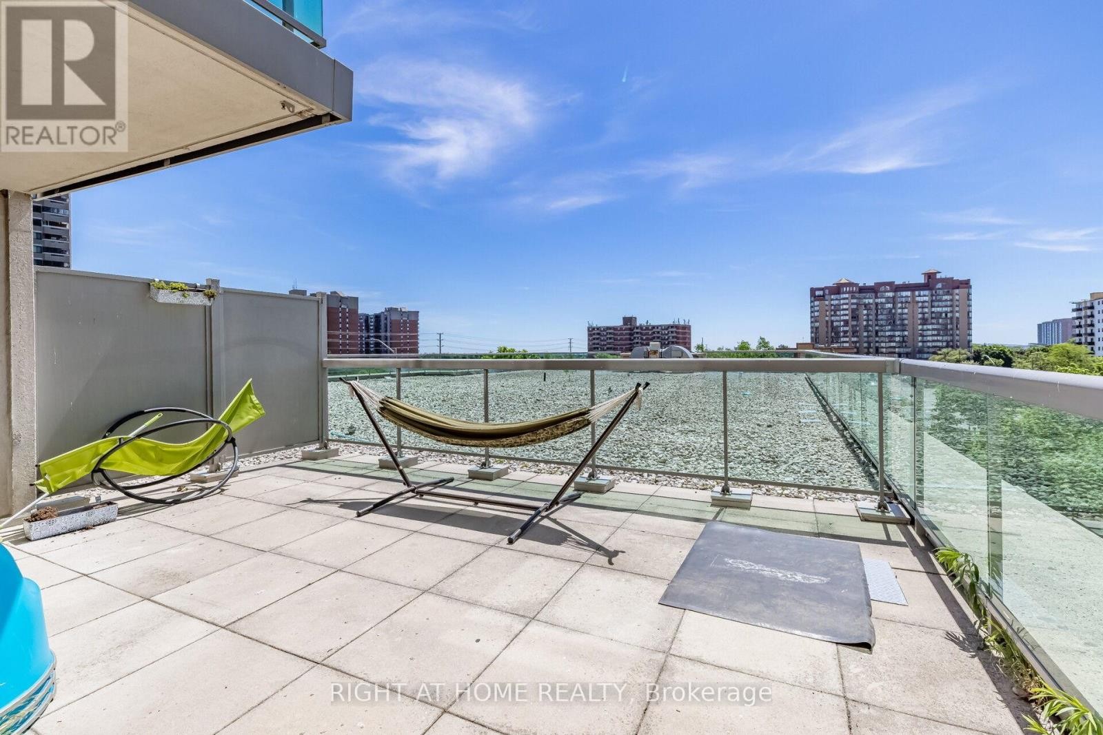 












503 - 3504 HURONTARIO STREET

,
Mississauga (City Centre),




Ontario
L5B0B9

