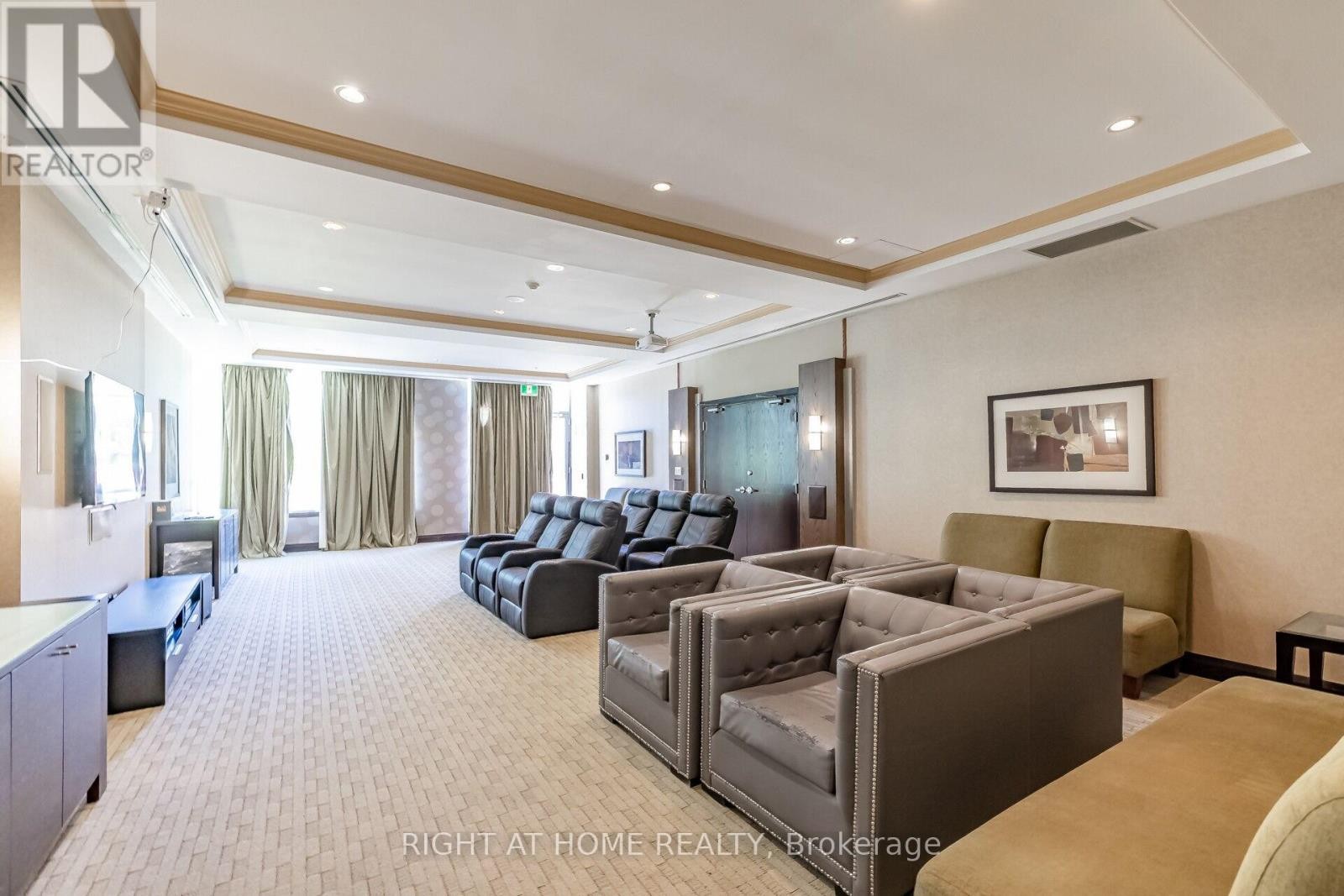 












503 - 3504 HURONTARIO STREET

,
Mississauga (City Centre),




Ontario
L5B0B9

