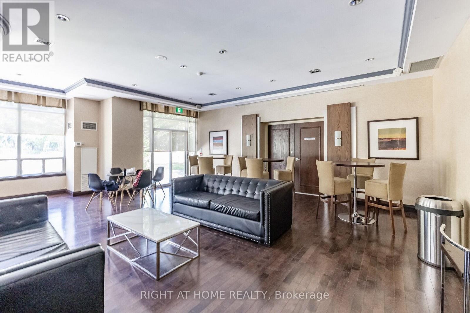 












503 - 3504 HURONTARIO STREET

,
Mississauga (City Centre),




Ontario
L5B0B9

