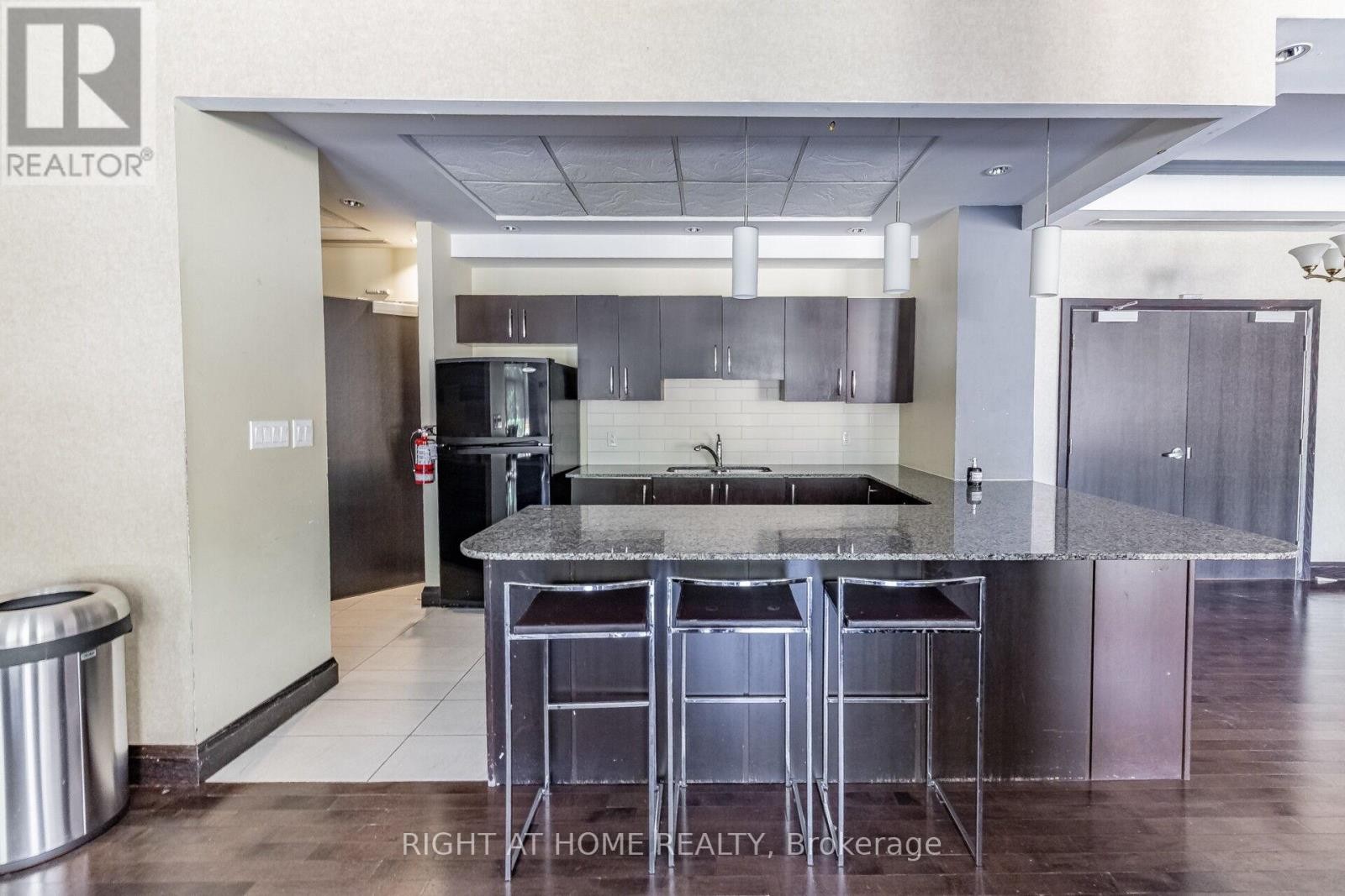 












503 - 3504 HURONTARIO STREET

,
Mississauga (City Centre),




Ontario
L5B0B9

