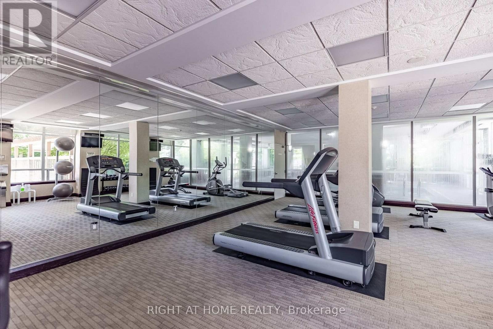 












503 - 3504 HURONTARIO STREET

,
Mississauga (City Centre),




Ontario
L5B0B9

