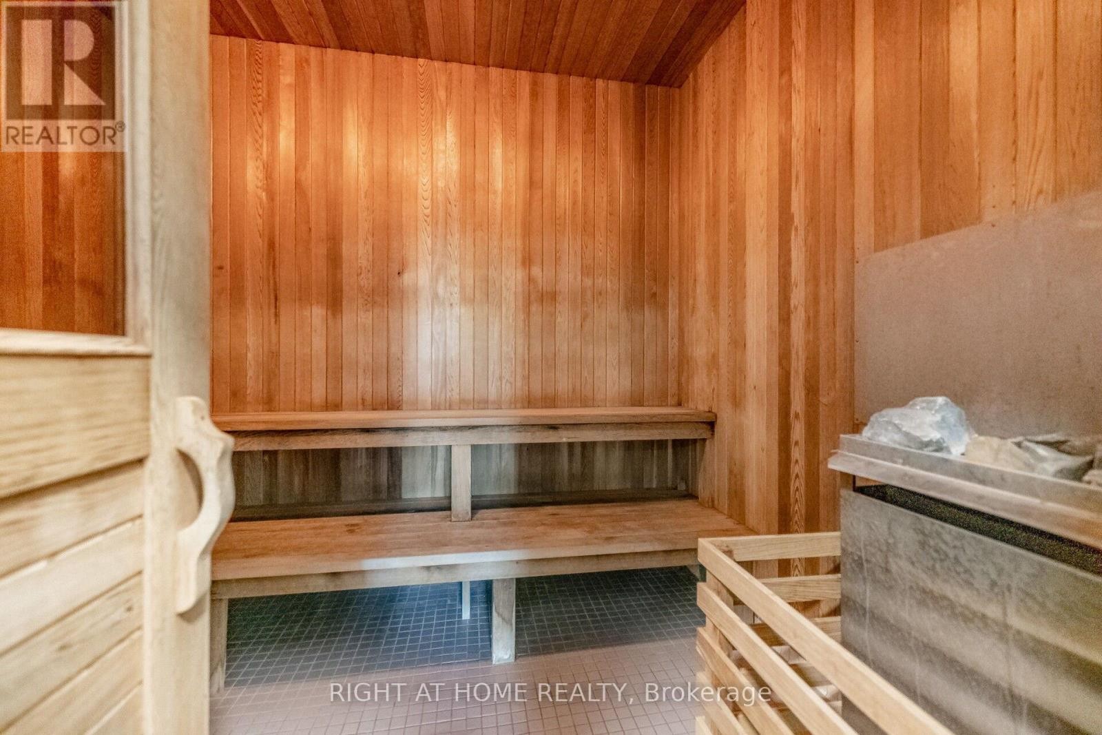 












503 - 3504 HURONTARIO STREET

,
Mississauga (City Centre),




Ontario
L5B0B9

