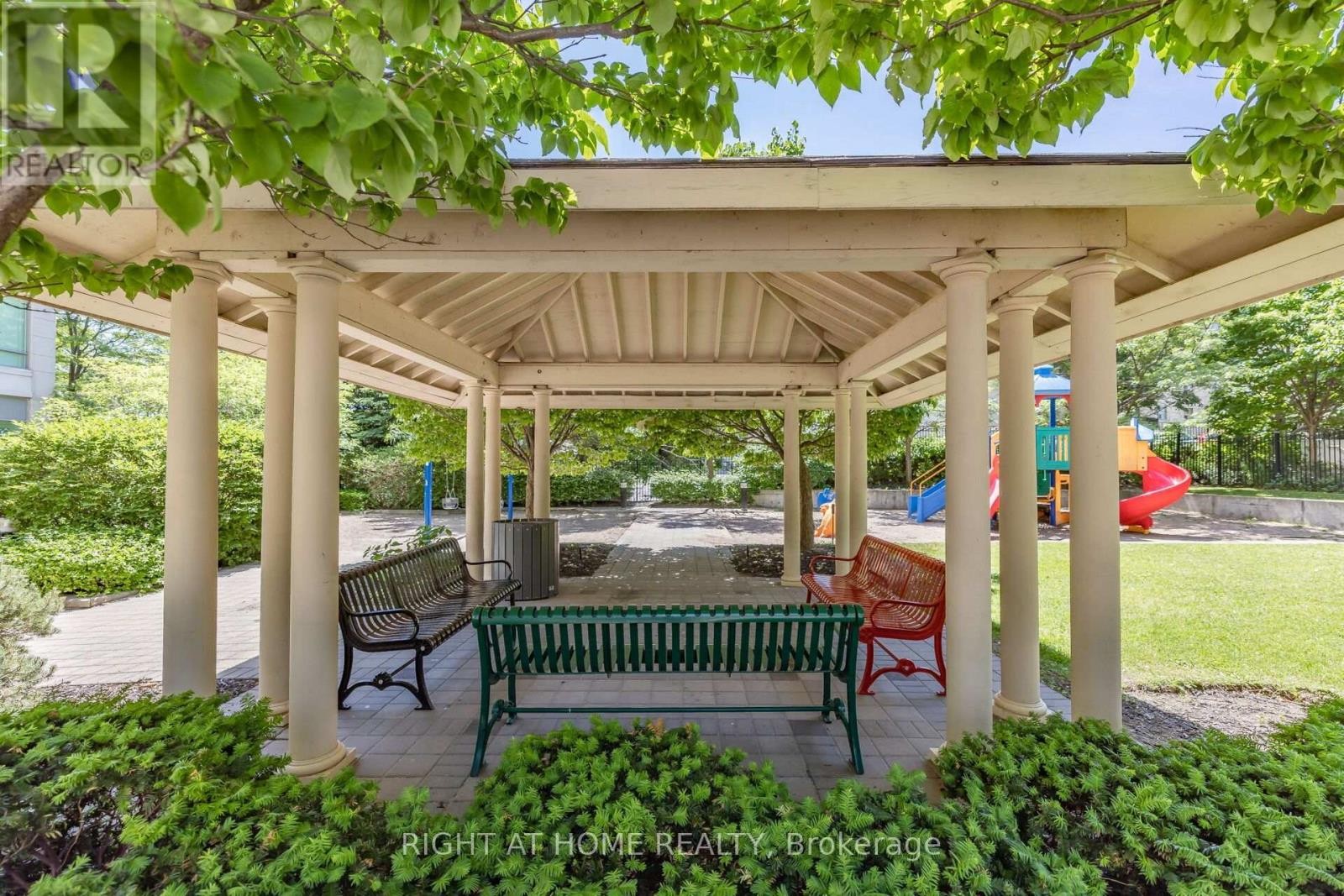 












503 - 3504 HURONTARIO STREET

,
Mississauga (City Centre),




Ontario
L5B0B9

