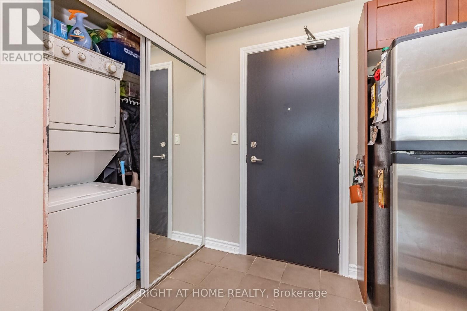 












503 - 3504 HURONTARIO STREET

,
Mississauga (City Centre),




Ontario
L5B0B9

