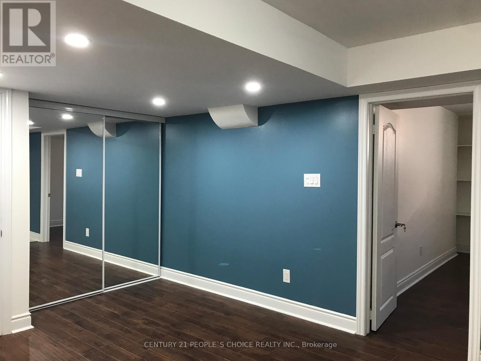 












10 AMARETTO COURT

,
Brampton (Credit Valley),




Ontario
L6X5M9

