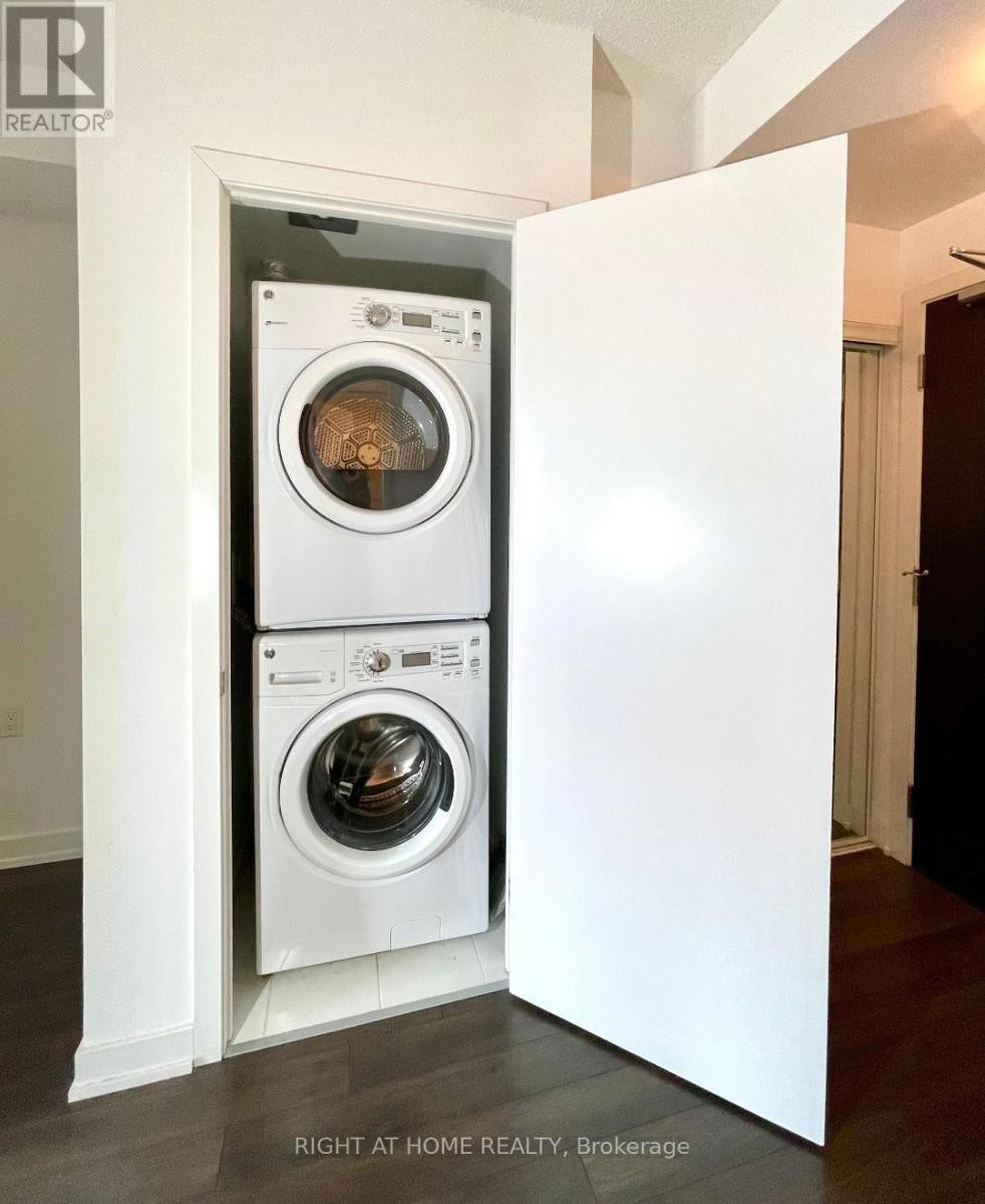 












2208 - 10 PARK LAWN ROAD

,
Toronto (Mimico),




Ontario
M8V0H9

