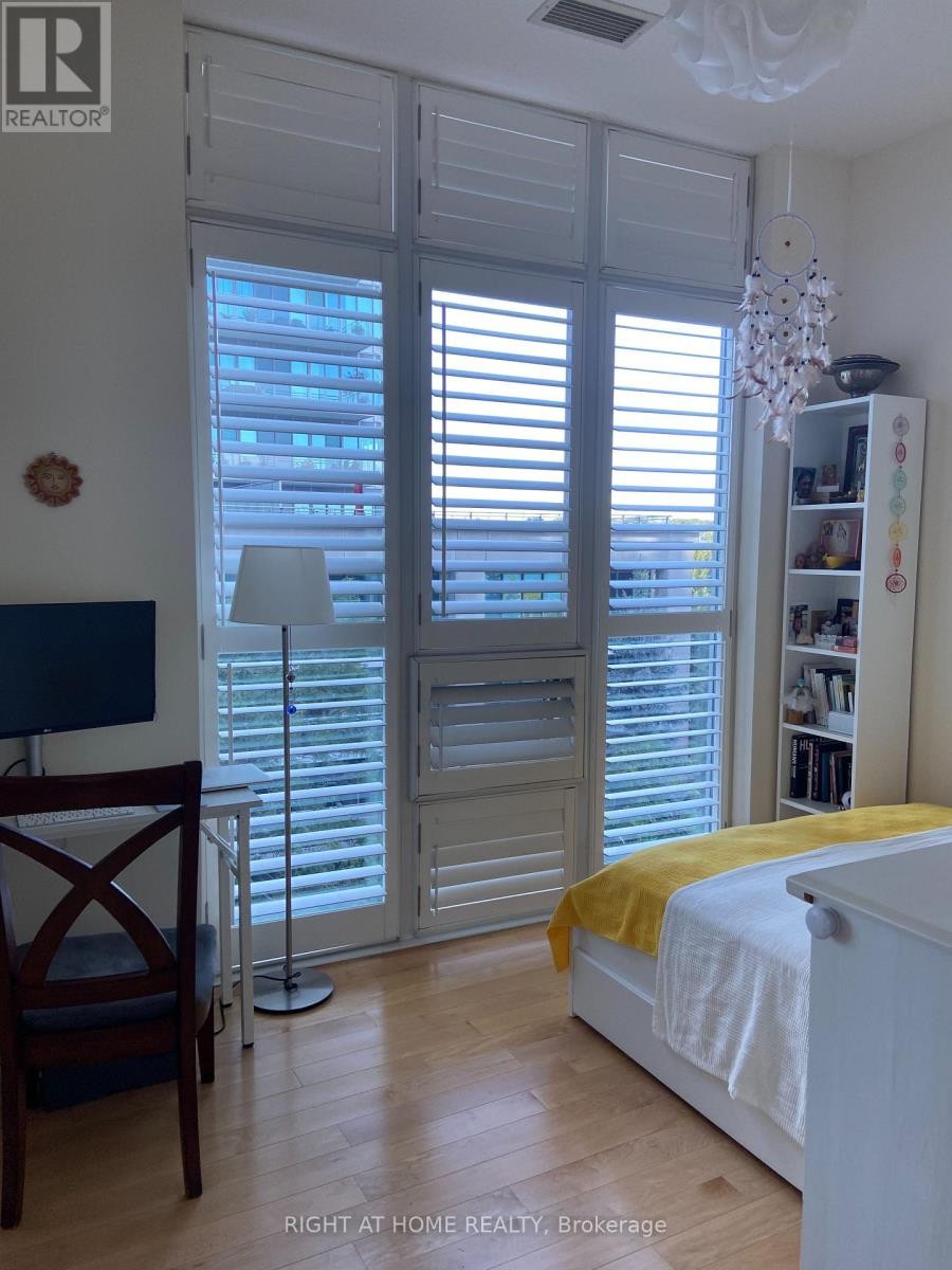 












401 - 58 MARINE PARADE DRIVE

,
Toronto (Mimico),




Ontario
M8V4G1

