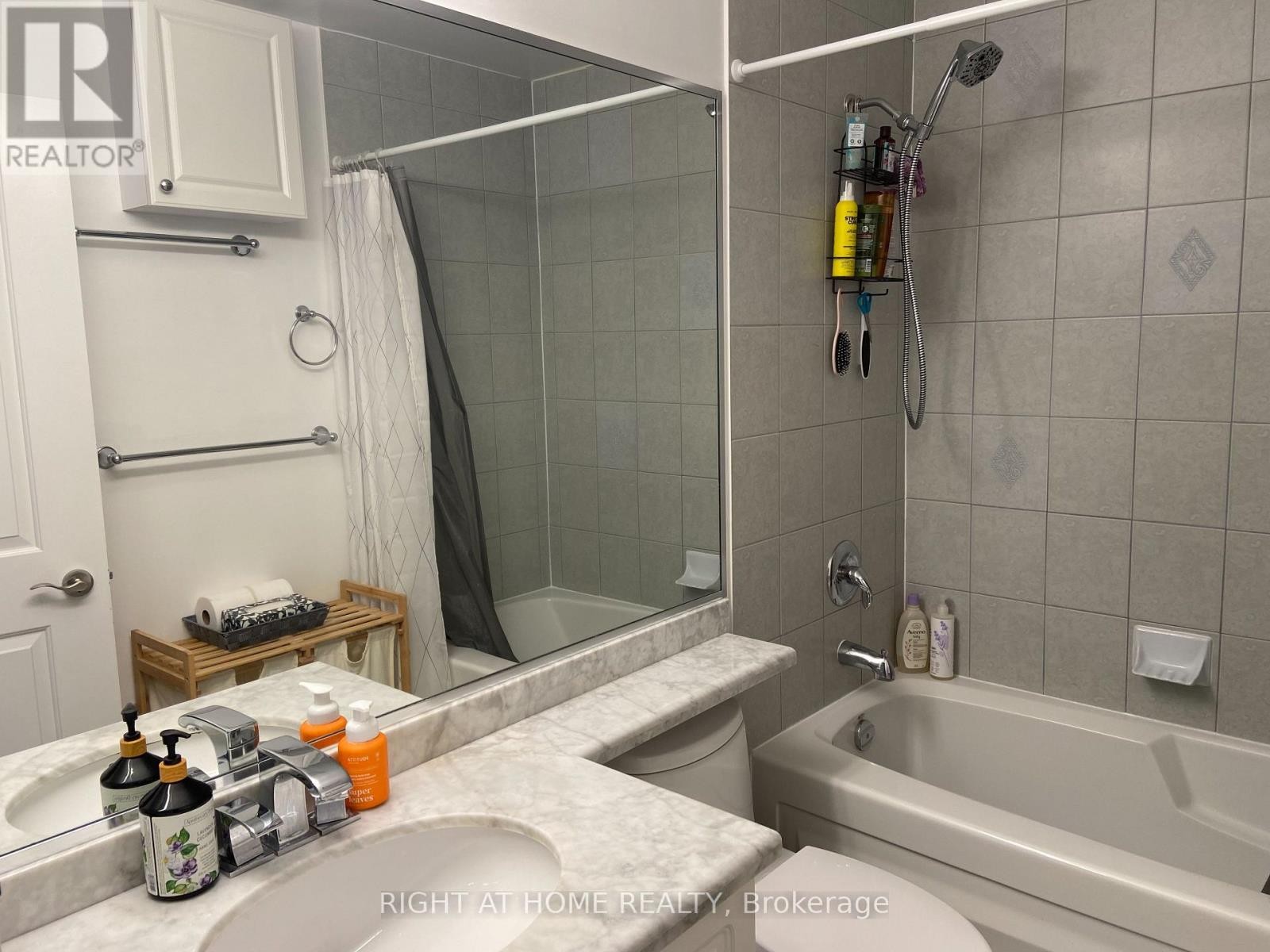 












401 - 58 MARINE PARADE DRIVE

,
Toronto (Mimico),




Ontario
M8V4G1

