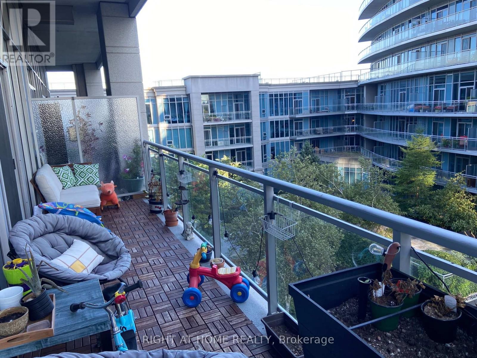 












401 - 58 MARINE PARADE DRIVE

,
Toronto (Mimico),




Ontario
M8V4G1

