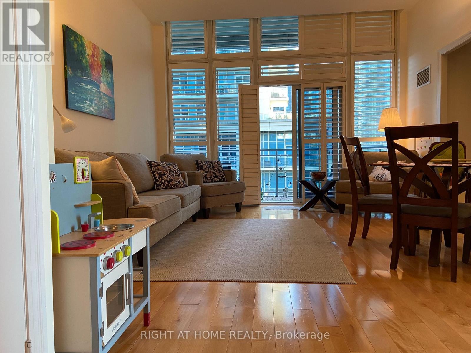 












401 - 58 MARINE PARADE DRIVE

,
Toronto (Mimico),




Ontario
M8V4G1

