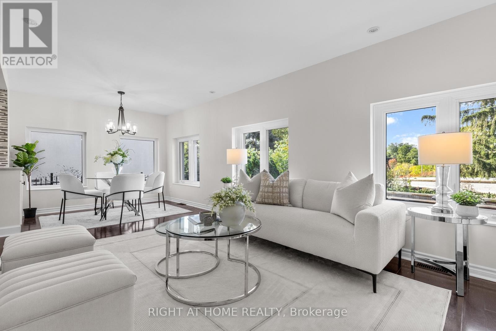 












10 HALIBURTON AVENUE

,
Toronto (Islington-City Centre West),




Ontario
M9B4Y2

