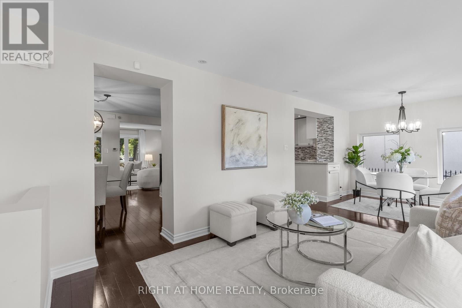 












10 HALIBURTON AVENUE

,
Toronto (Islington-City Centre West),




Ontario
M9B4Y2

