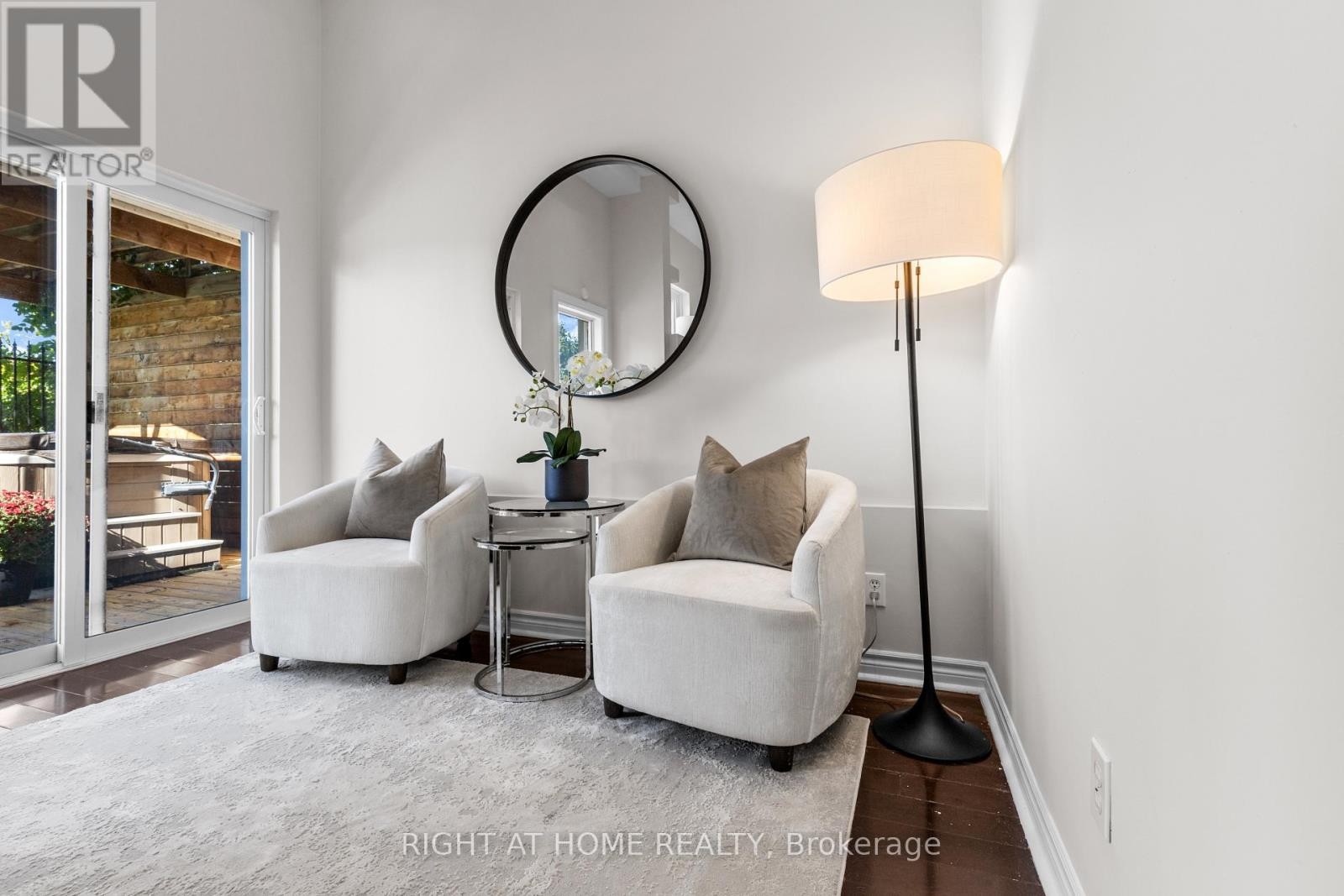 












10 HALIBURTON AVENUE

,
Toronto (Islington-City Centre West),




Ontario
M9B4Y2

