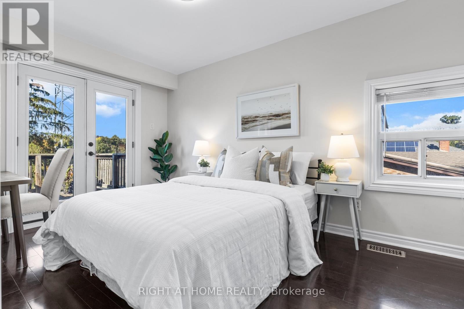 












10 HALIBURTON AVENUE

,
Toronto (Islington-City Centre West),




Ontario
M9B4Y2

