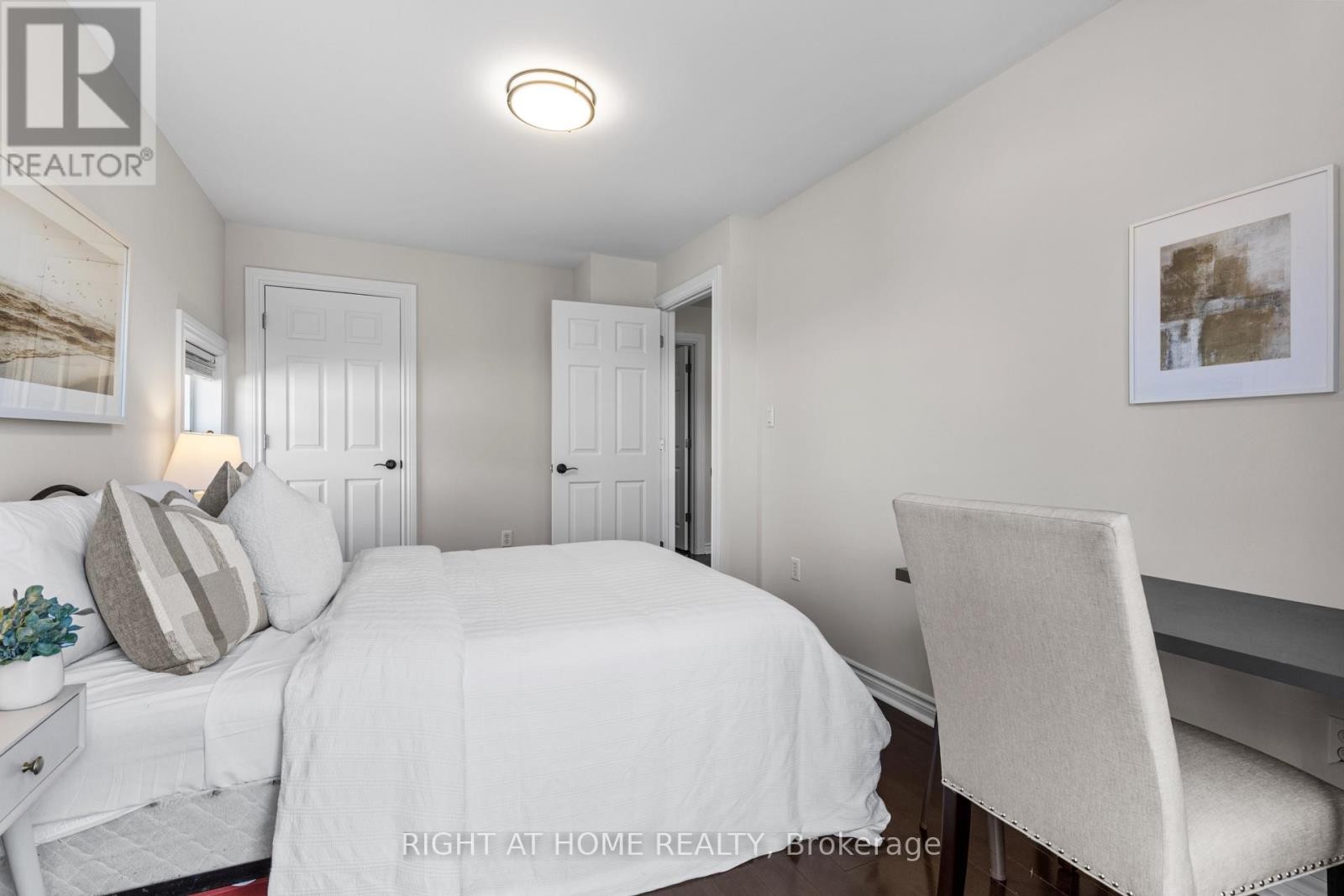 












10 HALIBURTON AVENUE

,
Toronto (Islington-City Centre West),




Ontario
M9B4Y2

