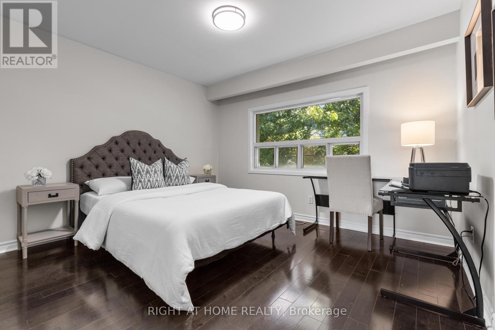 












10 HALIBURTON AVENUE

,
Toronto (Islington-City Centre West),




Ontario
M9B4Y2

