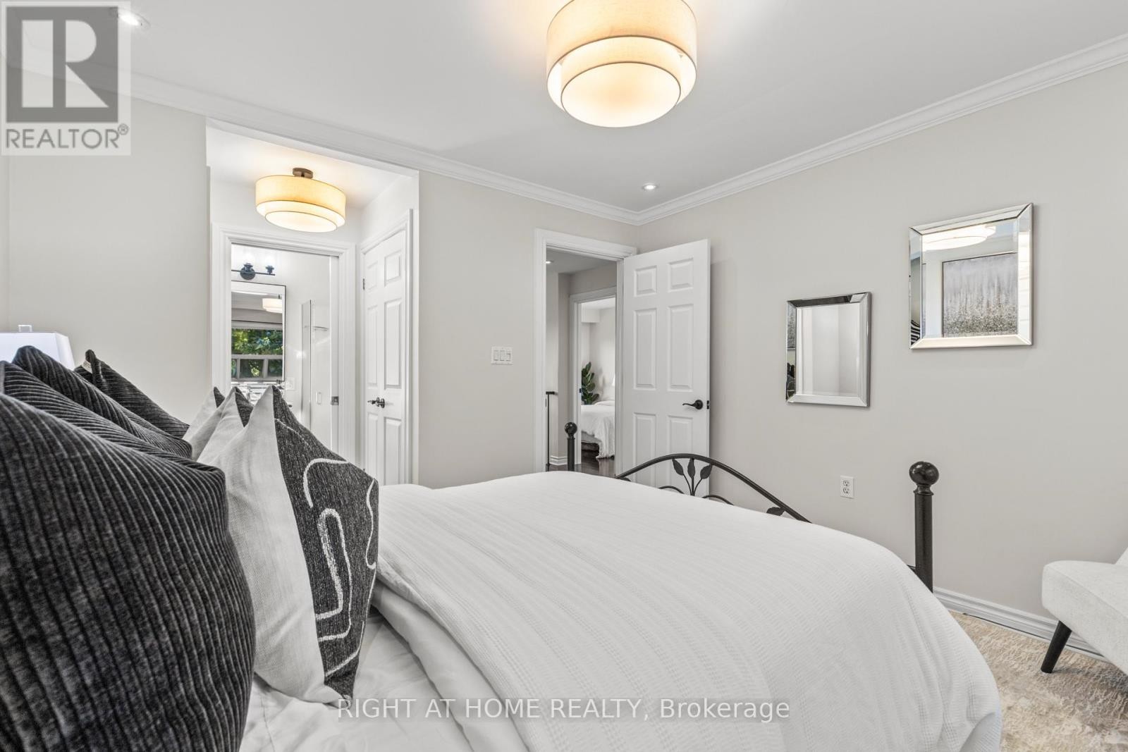 












10 HALIBURTON AVENUE

,
Toronto (Islington-City Centre West),




Ontario
M9B4Y2

