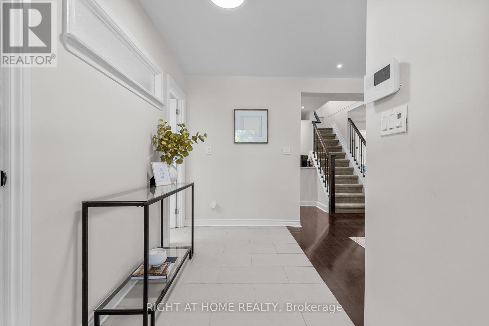 












10 HALIBURTON AVENUE

,
Toronto (Islington-City Centre West),




Ontario
M9B4Y2

