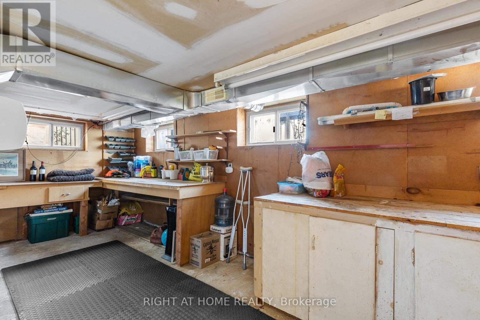 












10 HALIBURTON AVENUE

,
Toronto (Islington-City Centre West),




Ontario
M9B4Y2

