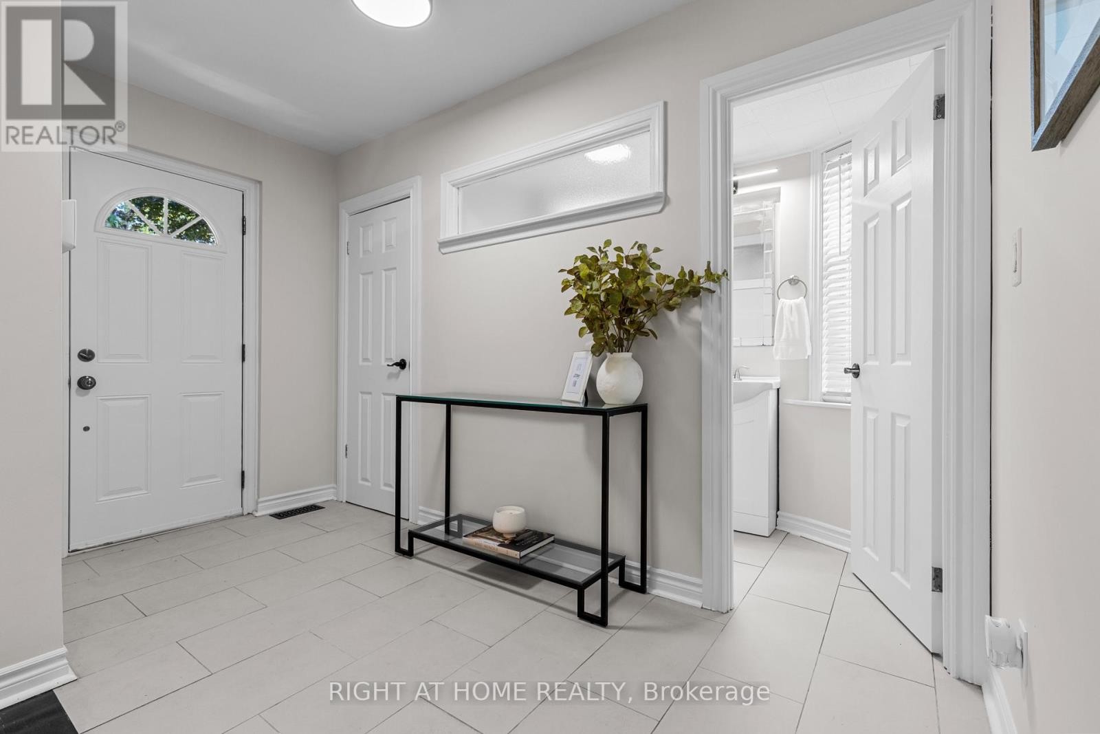 












10 HALIBURTON AVENUE

,
Toronto (Islington-City Centre West),




Ontario
M9B4Y2

