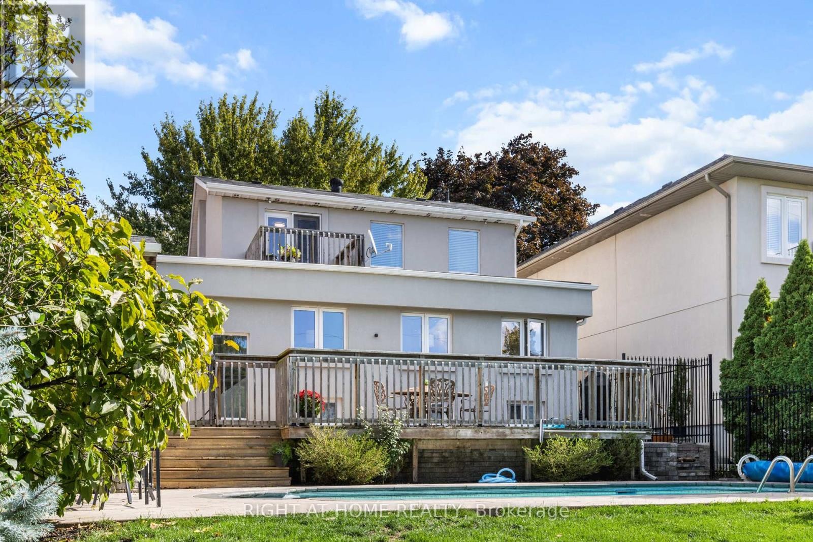 












10 HALIBURTON AVENUE

,
Toronto (Islington-City Centre West),




Ontario
M9B4Y2

