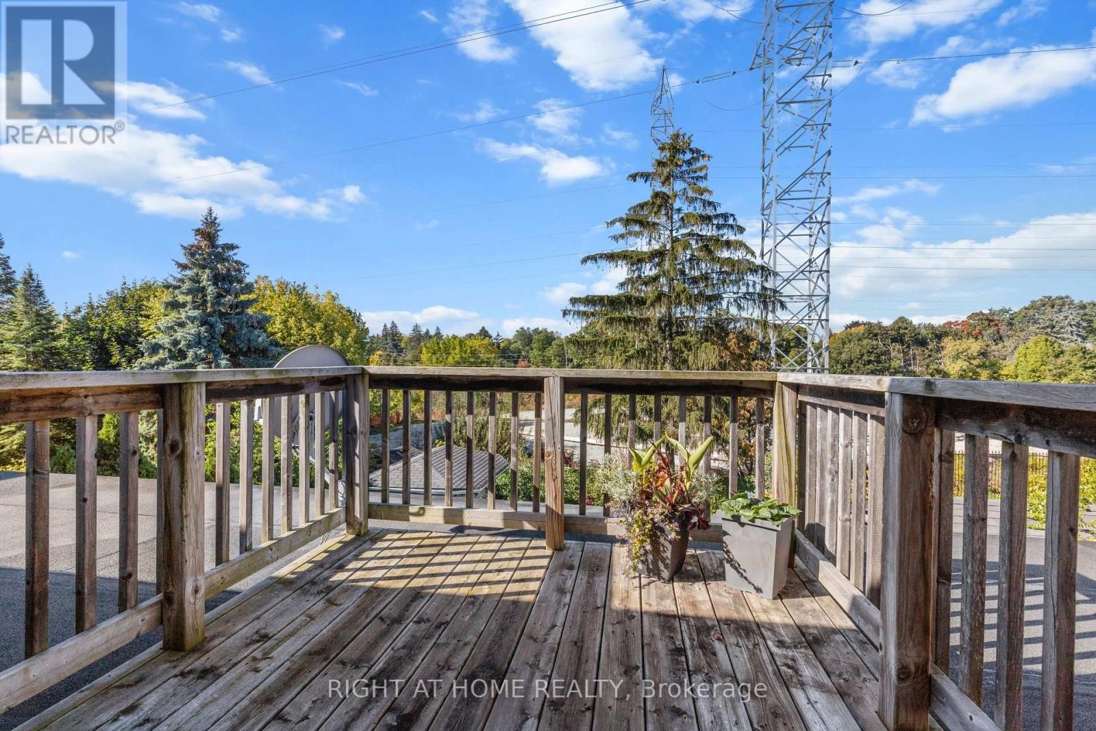 












10 HALIBURTON AVENUE

,
Toronto (Islington-City Centre West),




Ontario
M9B4Y2

