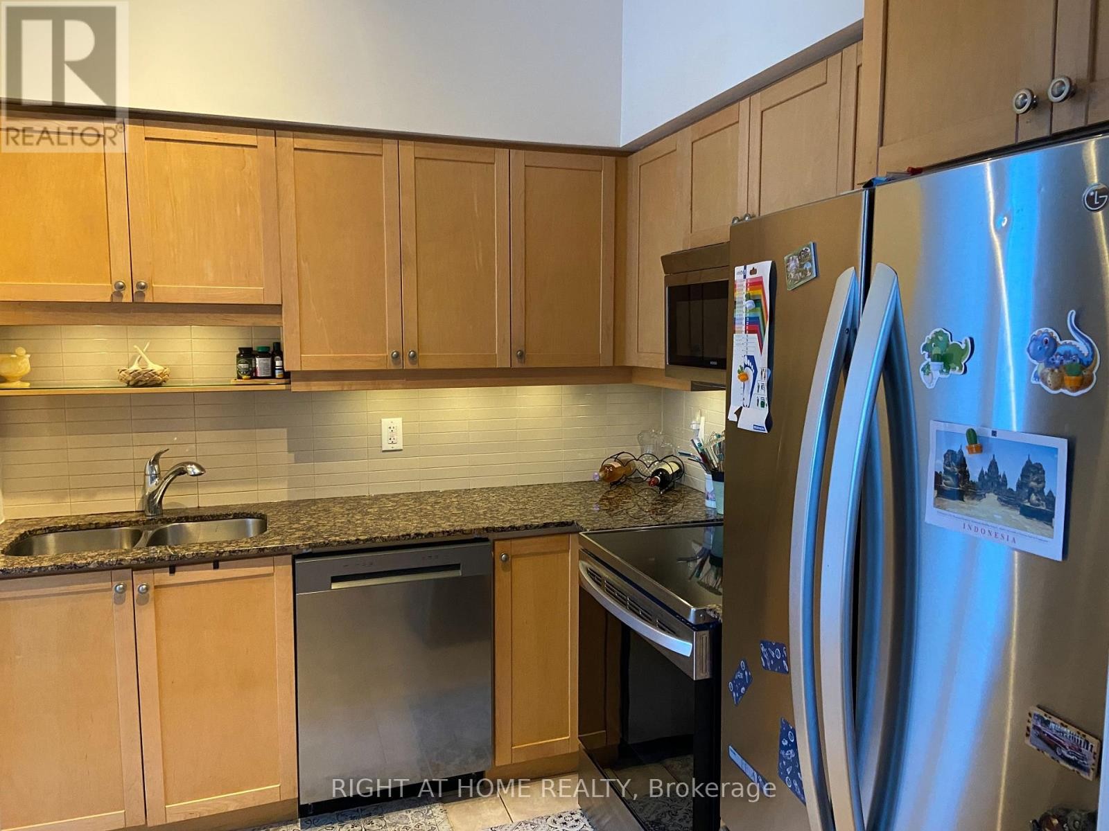 












401 - 58 MARINE PARADE DRIVE

,
Toronto (Mimico),




Ontario
M8V4G1

