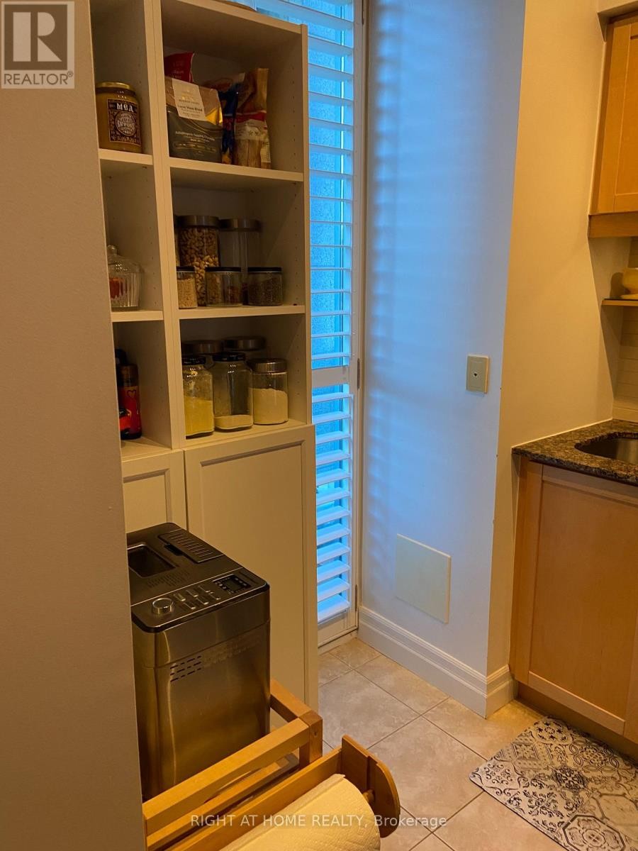 












401 - 58 MARINE PARADE DRIVE

,
Toronto (Mimico),




Ontario
M8V4G1

