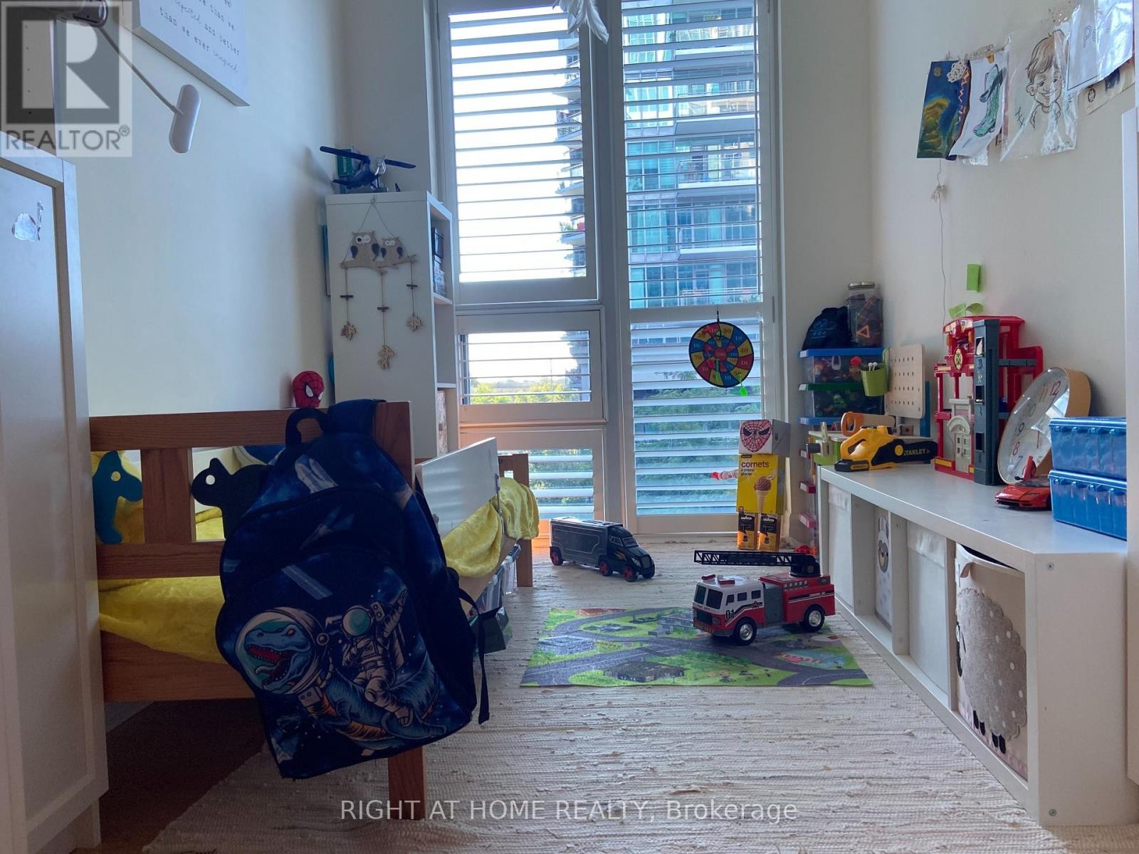 












401 - 58 MARINE PARADE DRIVE

,
Toronto (Mimico),




Ontario
M8V4G1

