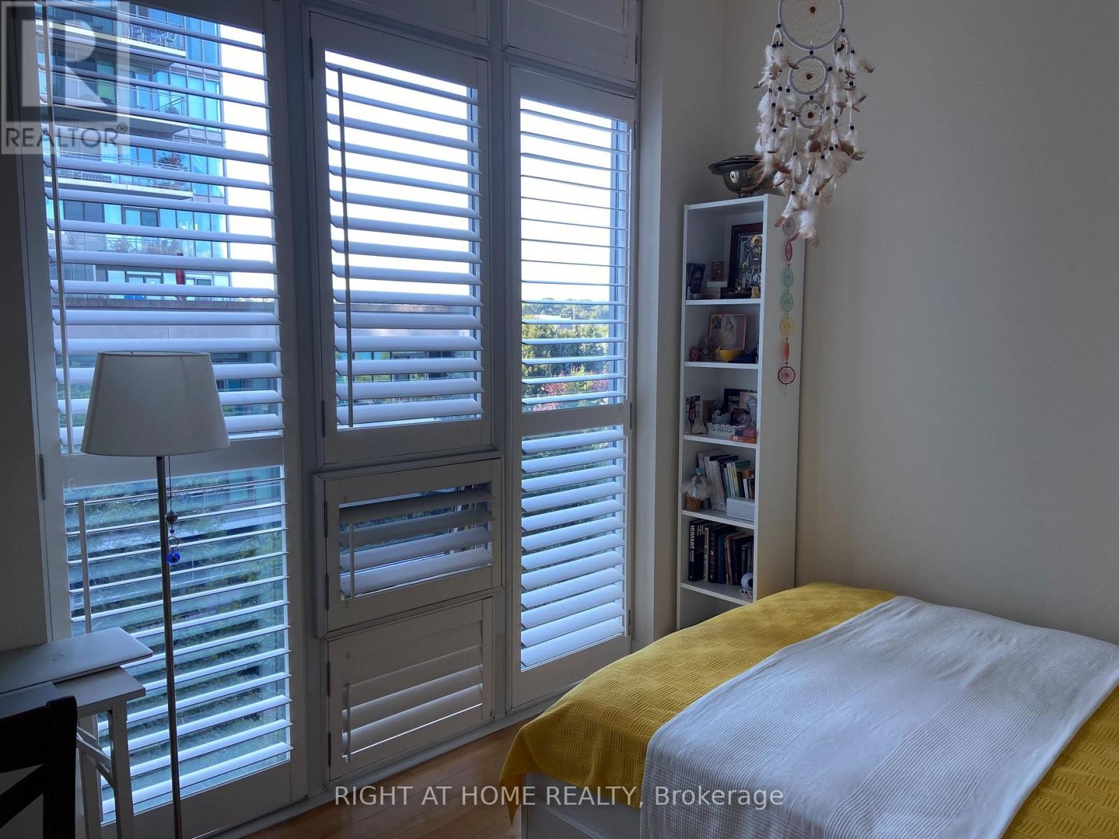 












401 - 58 MARINE PARADE DRIVE

,
Toronto (Mimico),




Ontario
M8V4G1

