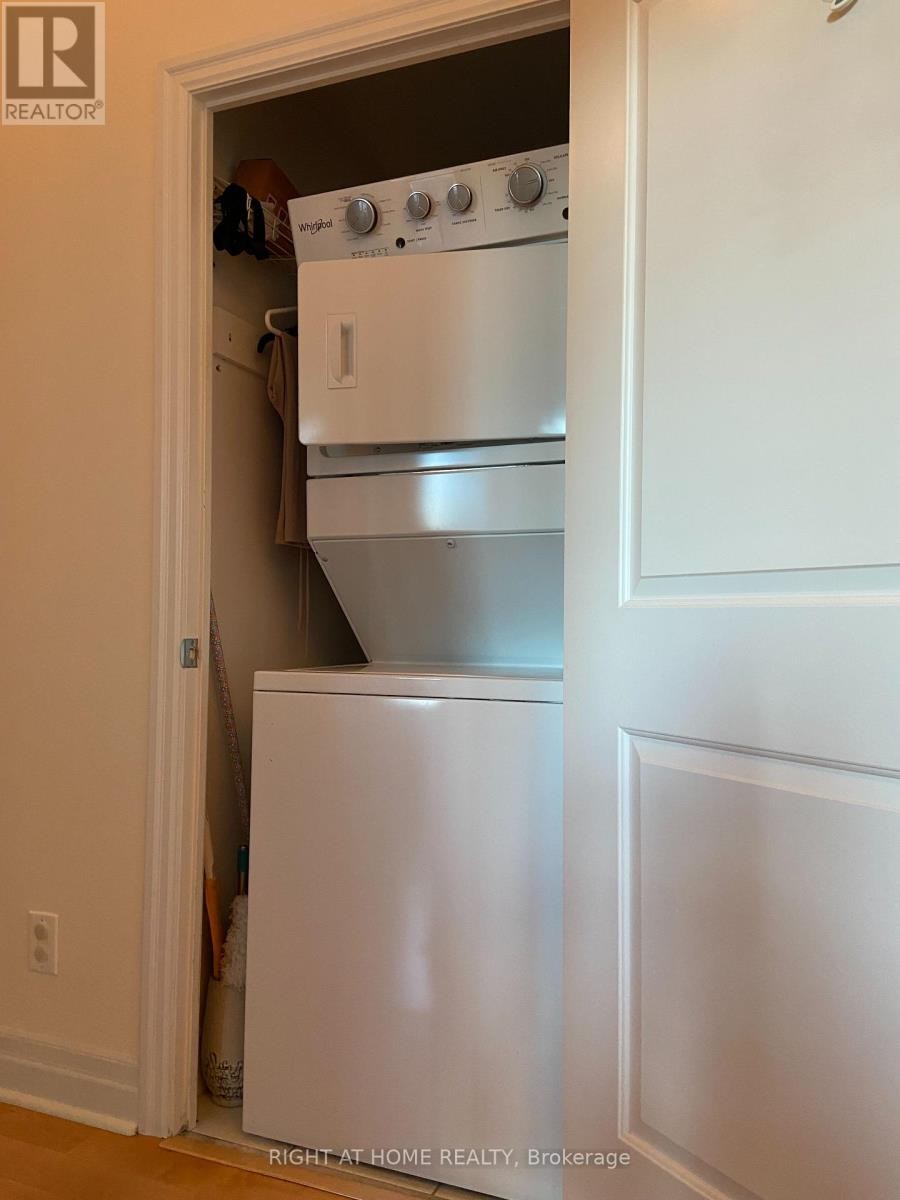 












401 - 58 MARINE PARADE DRIVE

,
Toronto (Mimico),




Ontario
M8V4G1

