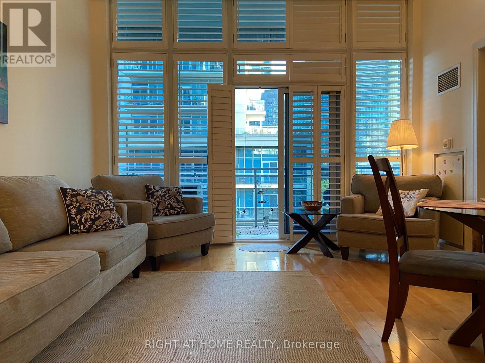 












401 - 58 MARINE PARADE DRIVE

,
Toronto (Mimico),




Ontario
M8V4G1

