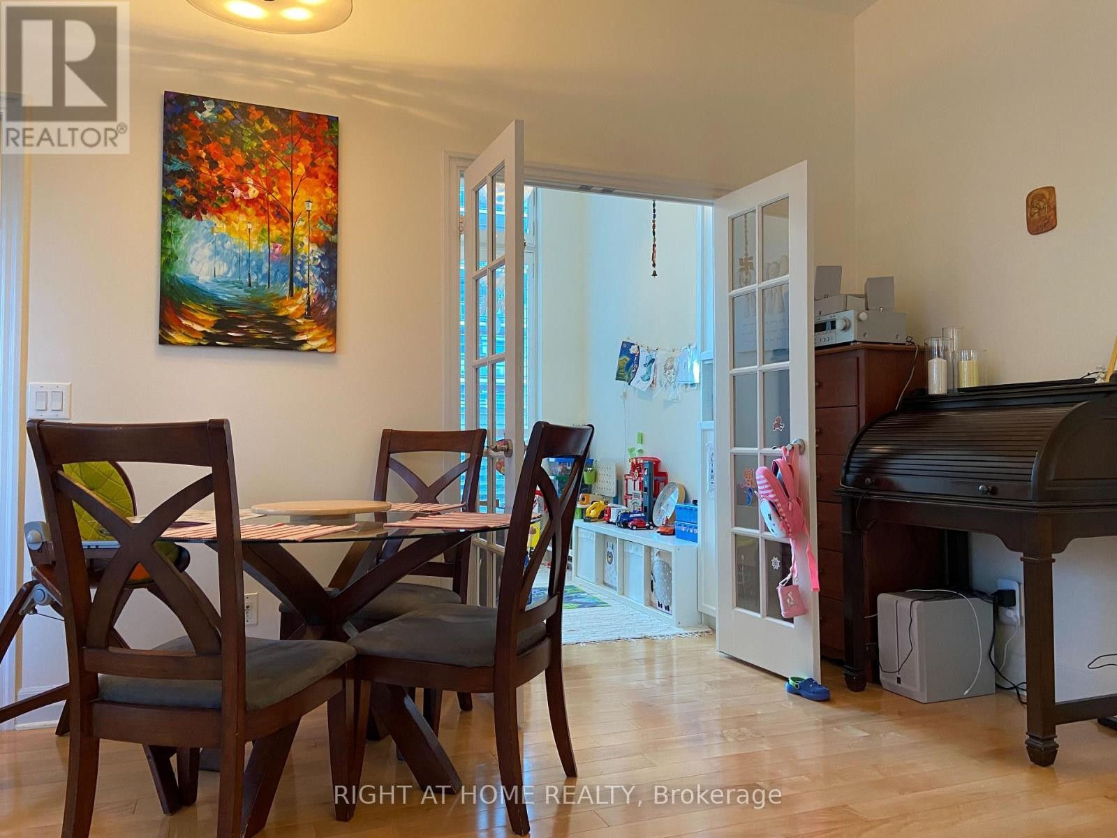 












401 - 58 MARINE PARADE DRIVE

,
Toronto (Mimico),




Ontario
M8V4G1

