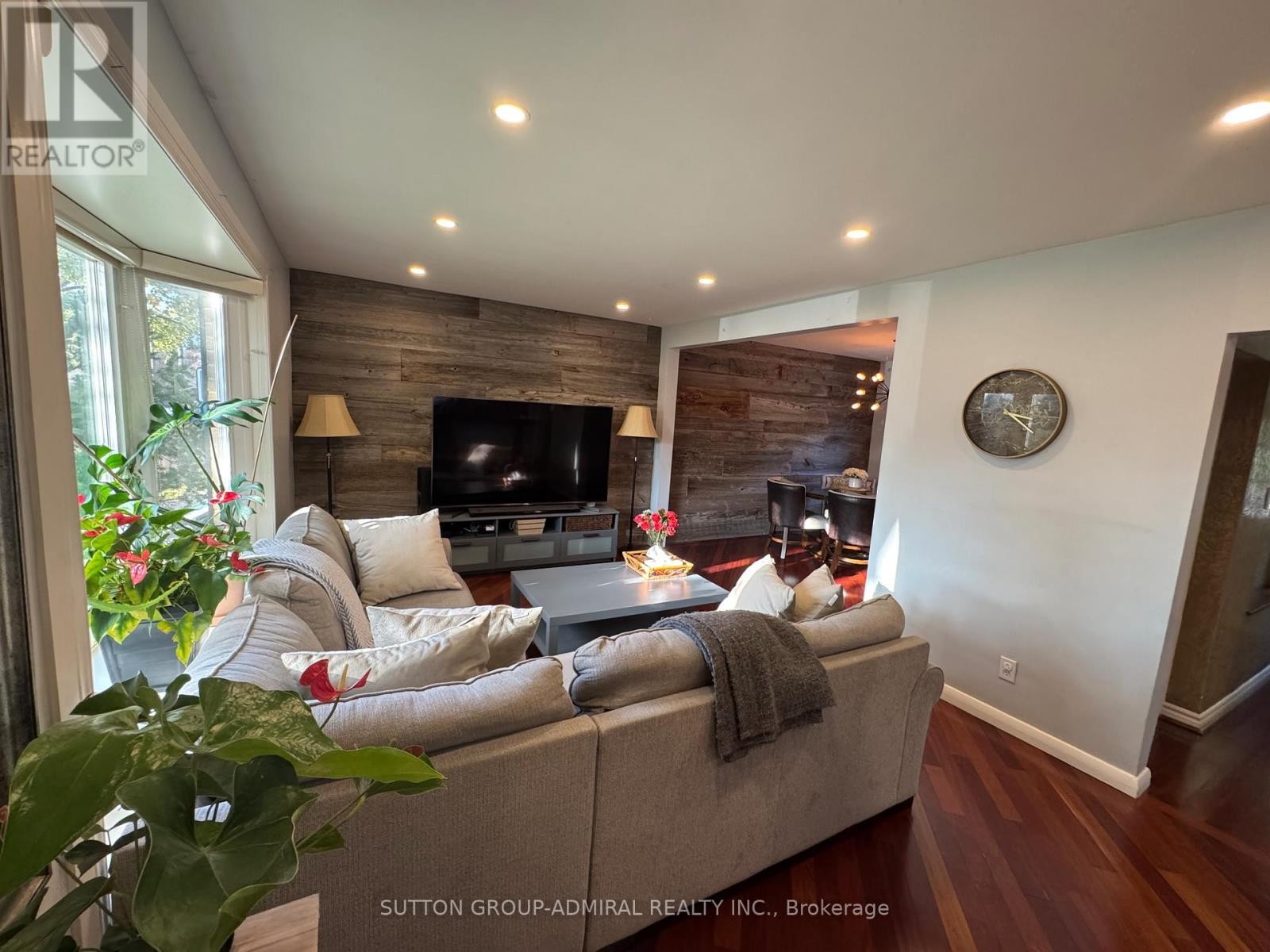 












37 COPPERMILL DRIVE

,
Toronto (Rexdale-Kipling),




Ontario
M9W3Z4

