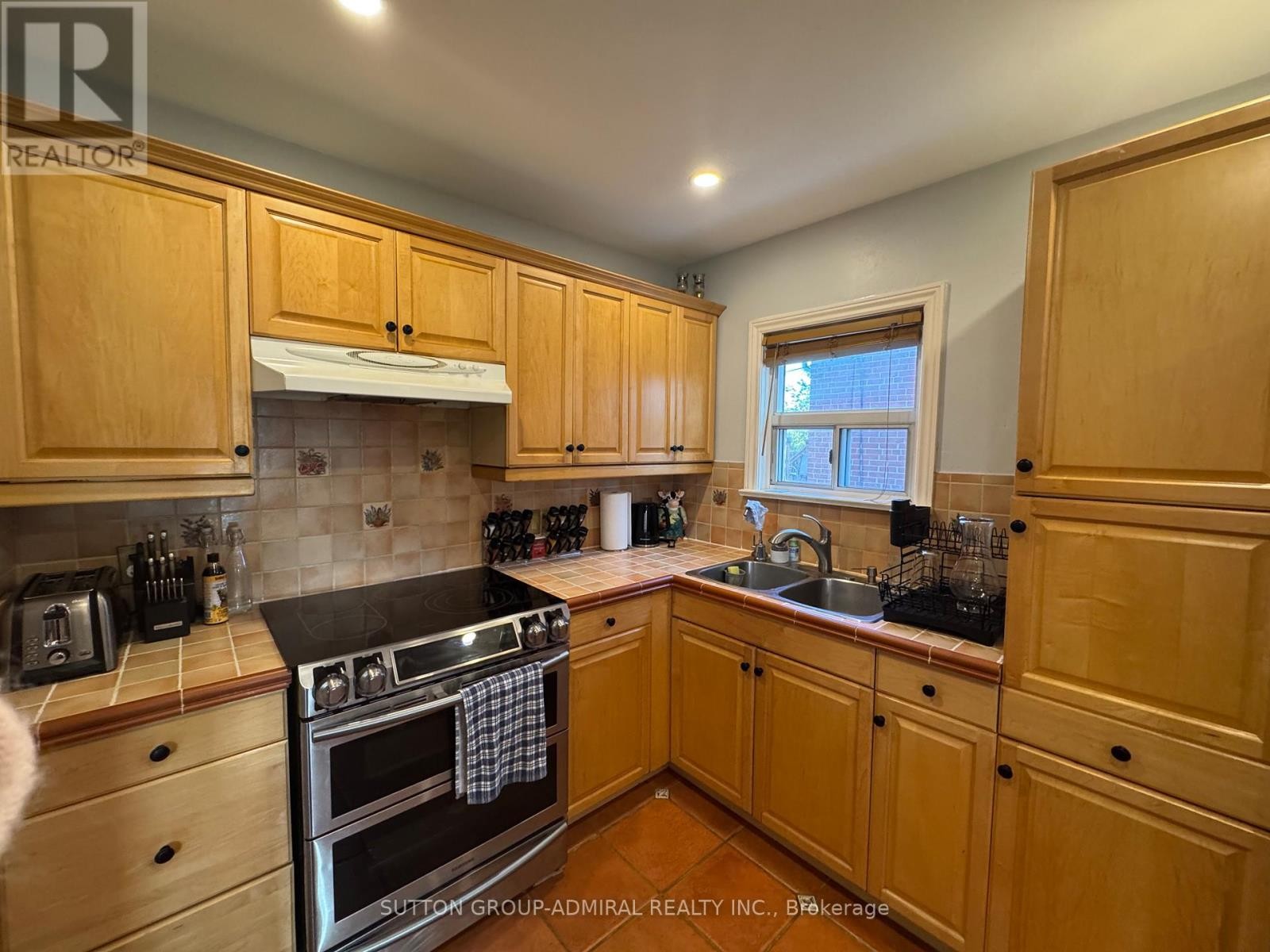 












37 COPPERMILL DRIVE

,
Toronto (Rexdale-Kipling),




Ontario
M9W3Z4

