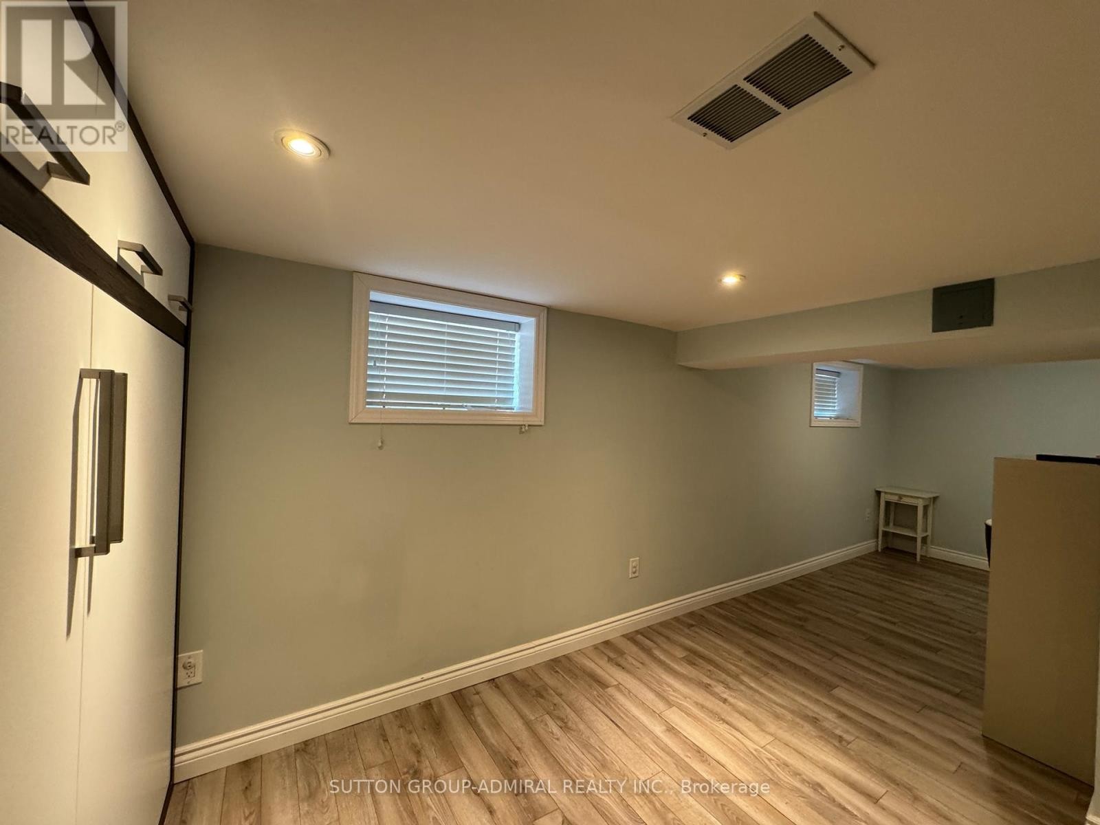 












37 COPPERMILL DRIVE

,
Toronto (Rexdale-Kipling),




Ontario
M9W3Z4

