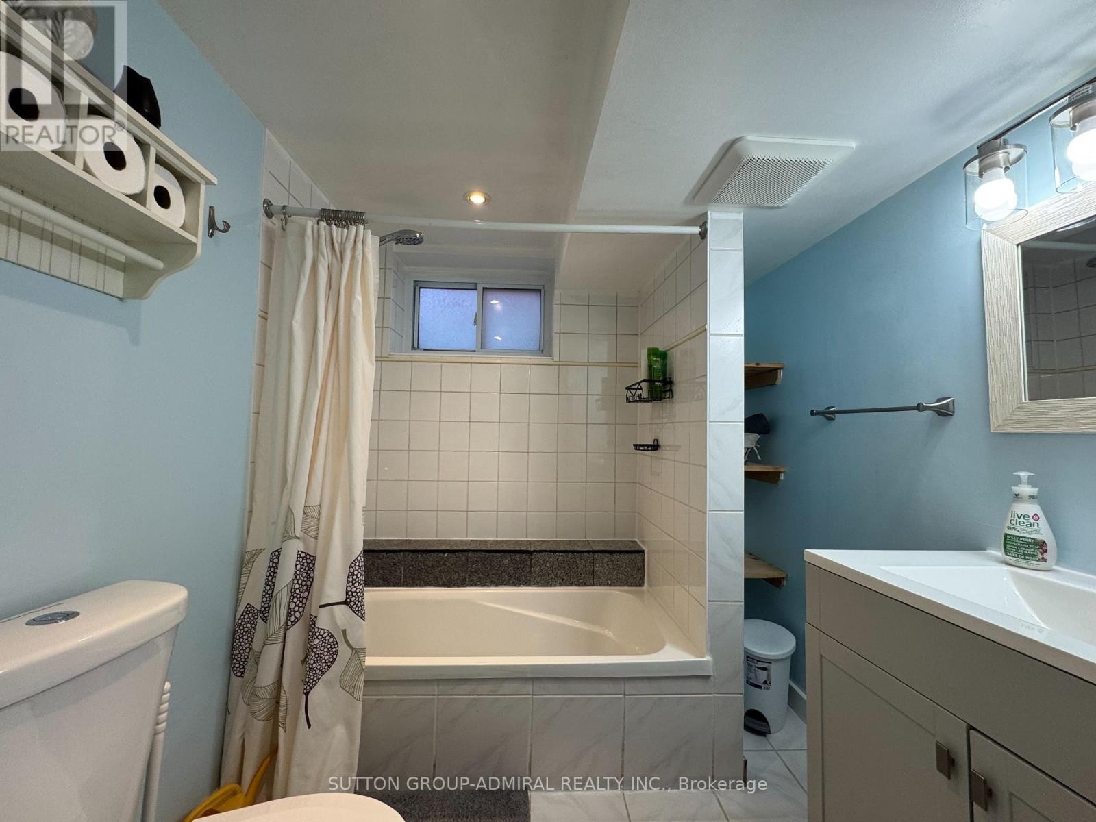 












37 COPPERMILL DRIVE

,
Toronto (Rexdale-Kipling),




Ontario
M9W3Z4

