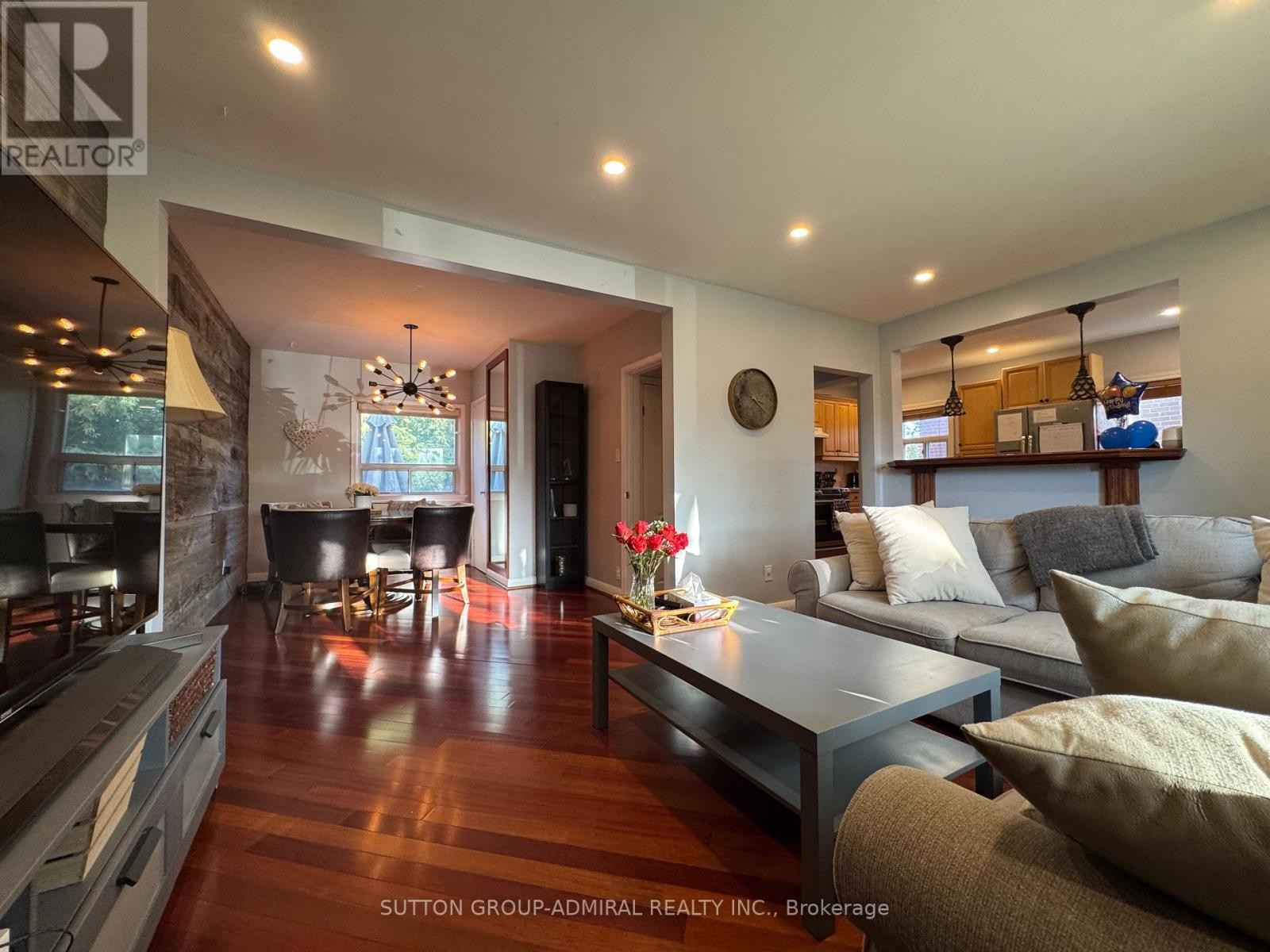 












37 COPPERMILL DRIVE

,
Toronto (Rexdale-Kipling),




Ontario
M9W3Z4

