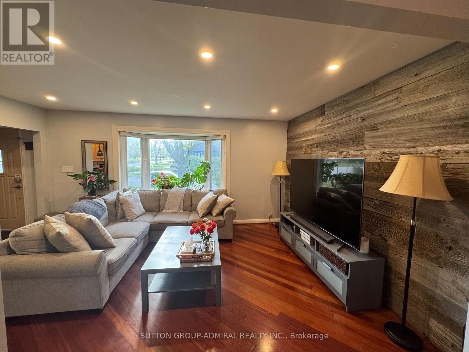 












37 COPPERMILL DRIVE

,
Toronto (Rexdale-Kipling),




Ontario
M9W3Z4

