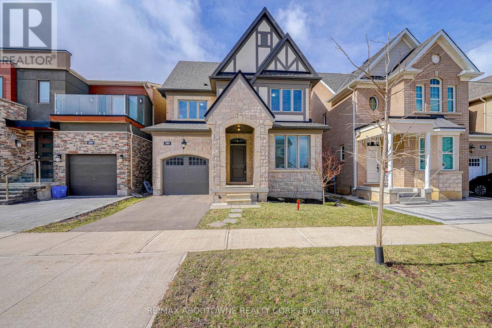 












385 DAHLIA TRAIL

,
Oakville (GO Glenorchy),




Ontario
L6M4M2

