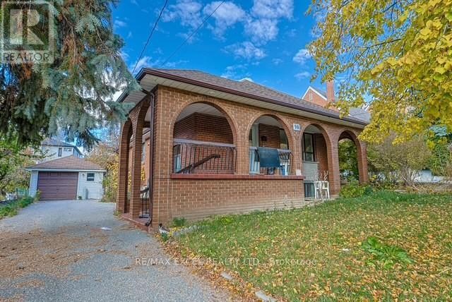 












90 FLAMBOROUGH DRIVE E

,
Toronto (Brookhaven-Amesbury),




Ontario
M6M2R8

