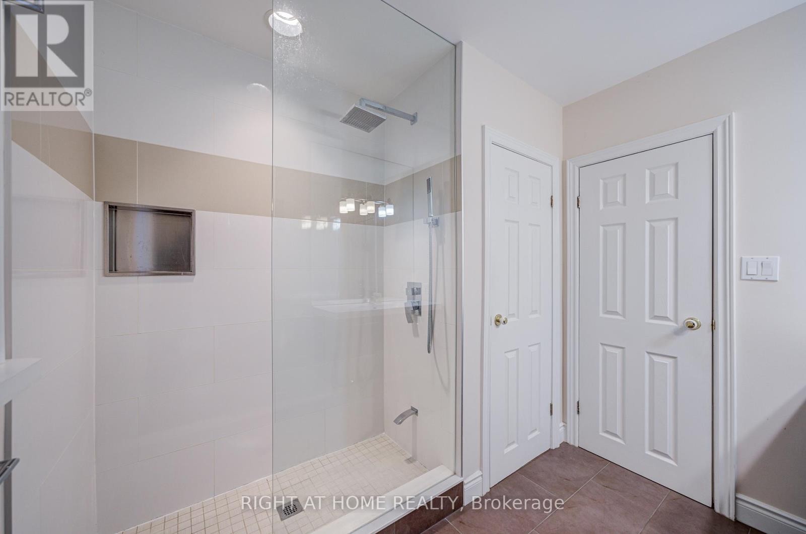 












1445 RYAN PLACE

,
Mississauga (Erindale),




Ontario
L5C1J7

