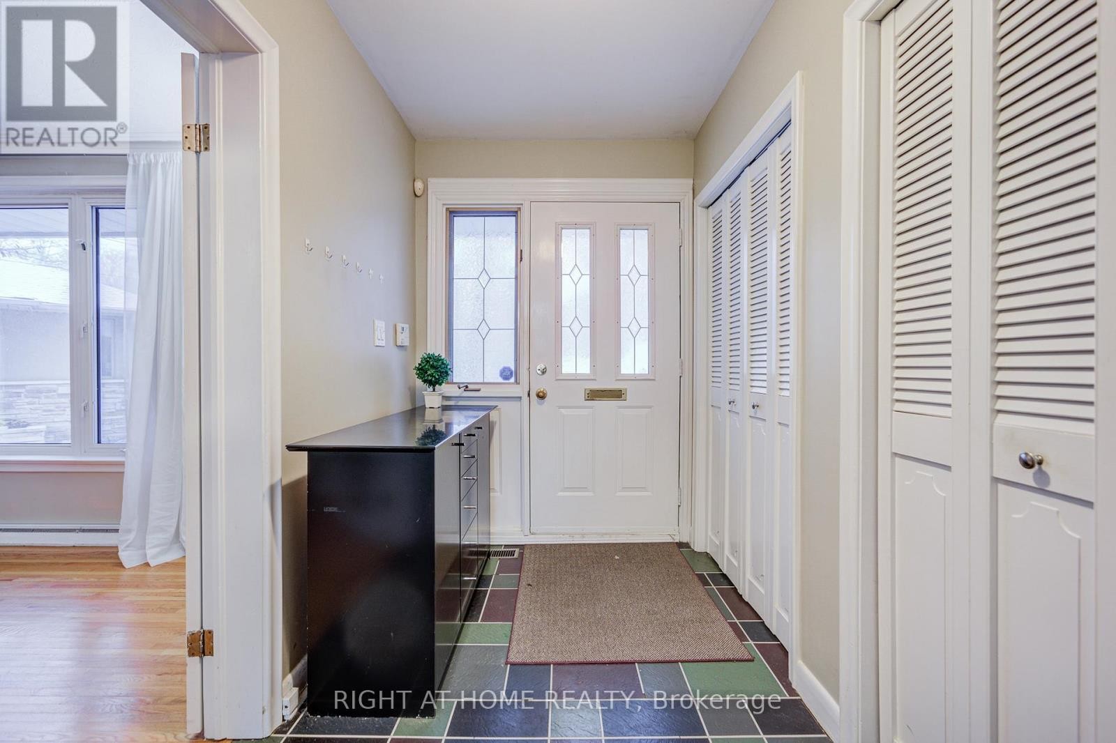 












1445 RYAN PLACE

,
Mississauga (Erindale),




Ontario
L5C1J7

