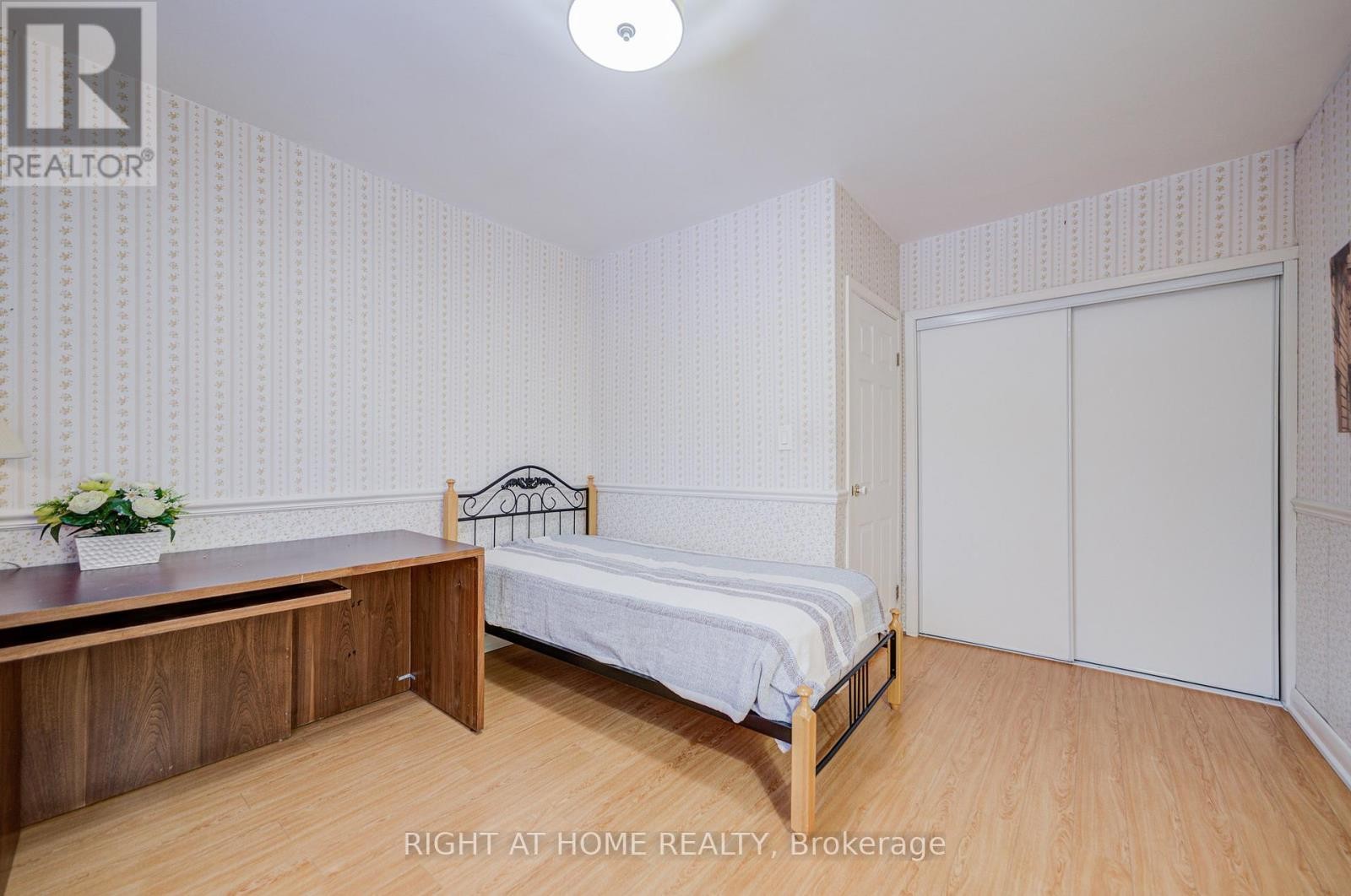 












1445 RYAN PLACE

,
Mississauga (Erindale),




Ontario
L5C1J7

