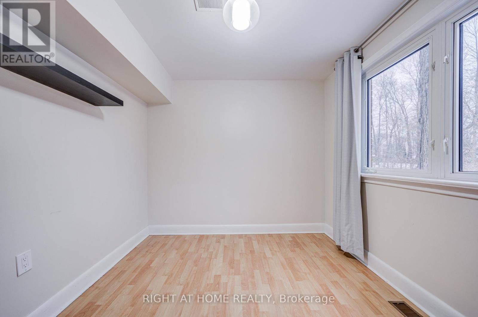 












1445 RYAN PLACE

,
Mississauga (Erindale),




Ontario
L5C1J7

