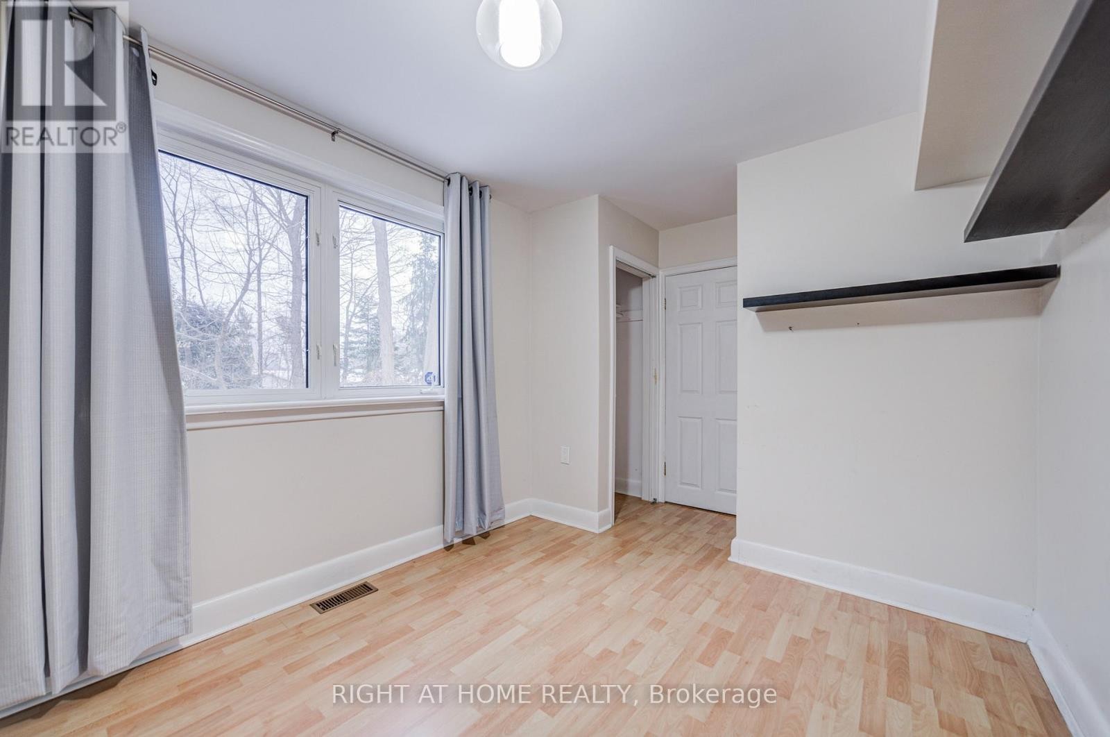 












1445 RYAN PLACE

,
Mississauga (Erindale),




Ontario
L5C1J7

