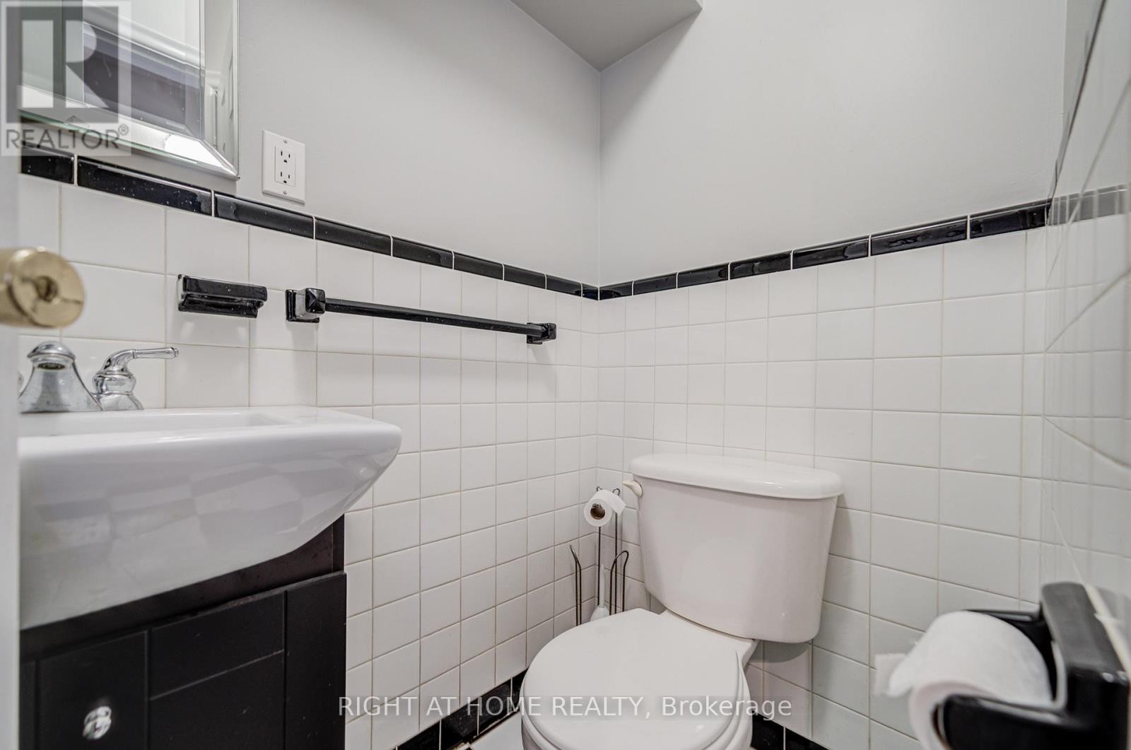 












1445 RYAN PLACE

,
Mississauga (Erindale),




Ontario
L5C1J7

