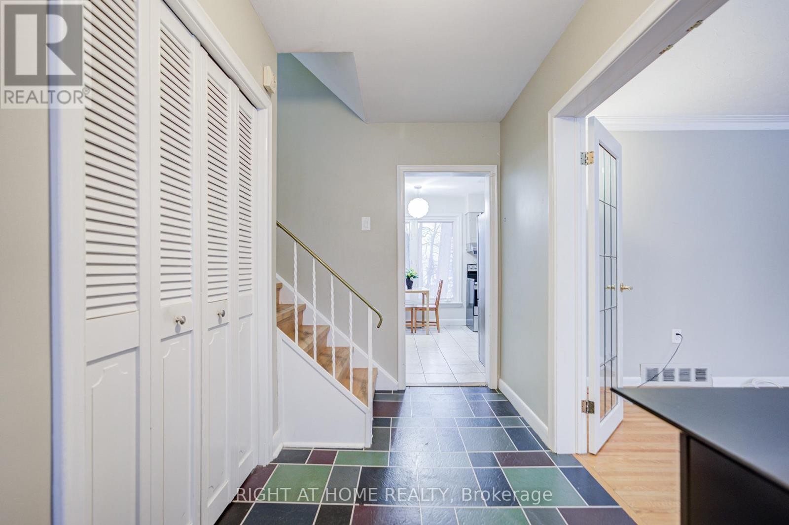 












1445 RYAN PLACE

,
Mississauga (Erindale),




Ontario
L5C1J7

