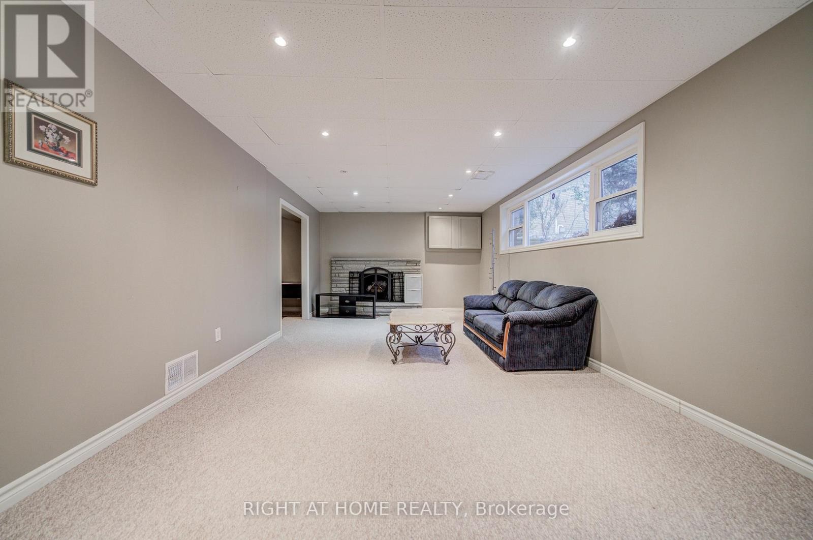 












1445 RYAN PLACE

,
Mississauga (Erindale),




Ontario
L5C1J7

