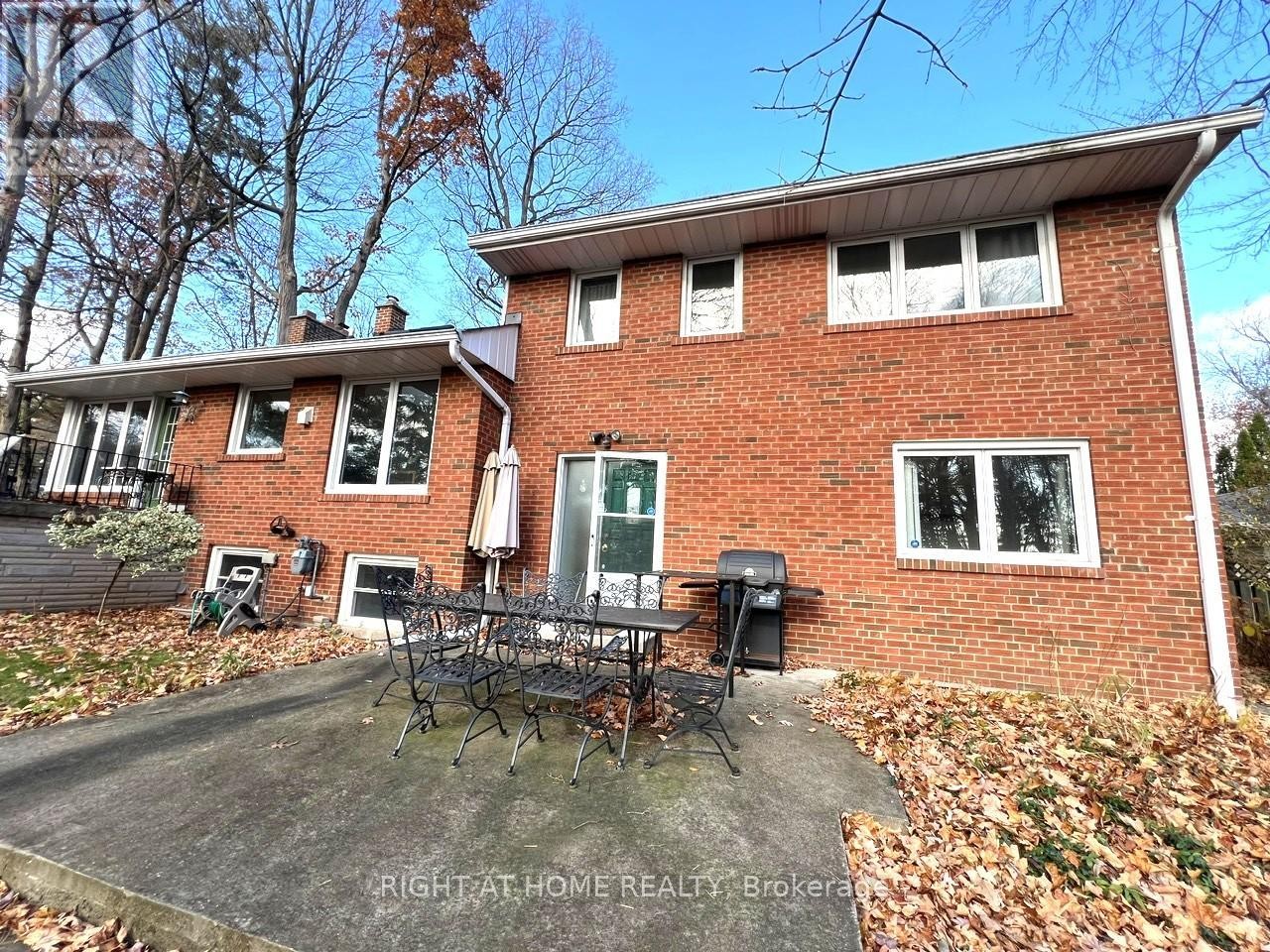 












1445 RYAN PLACE

,
Mississauga (Erindale),




Ontario
L5C1J7

